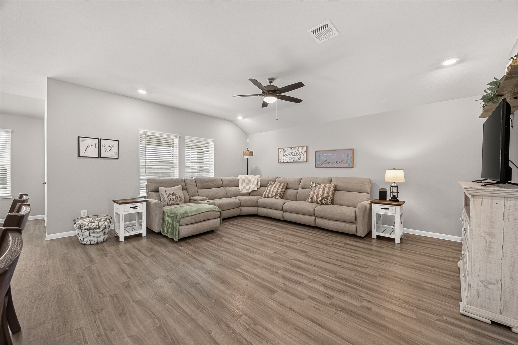 12707 Gabrial Drive Property Photo 6