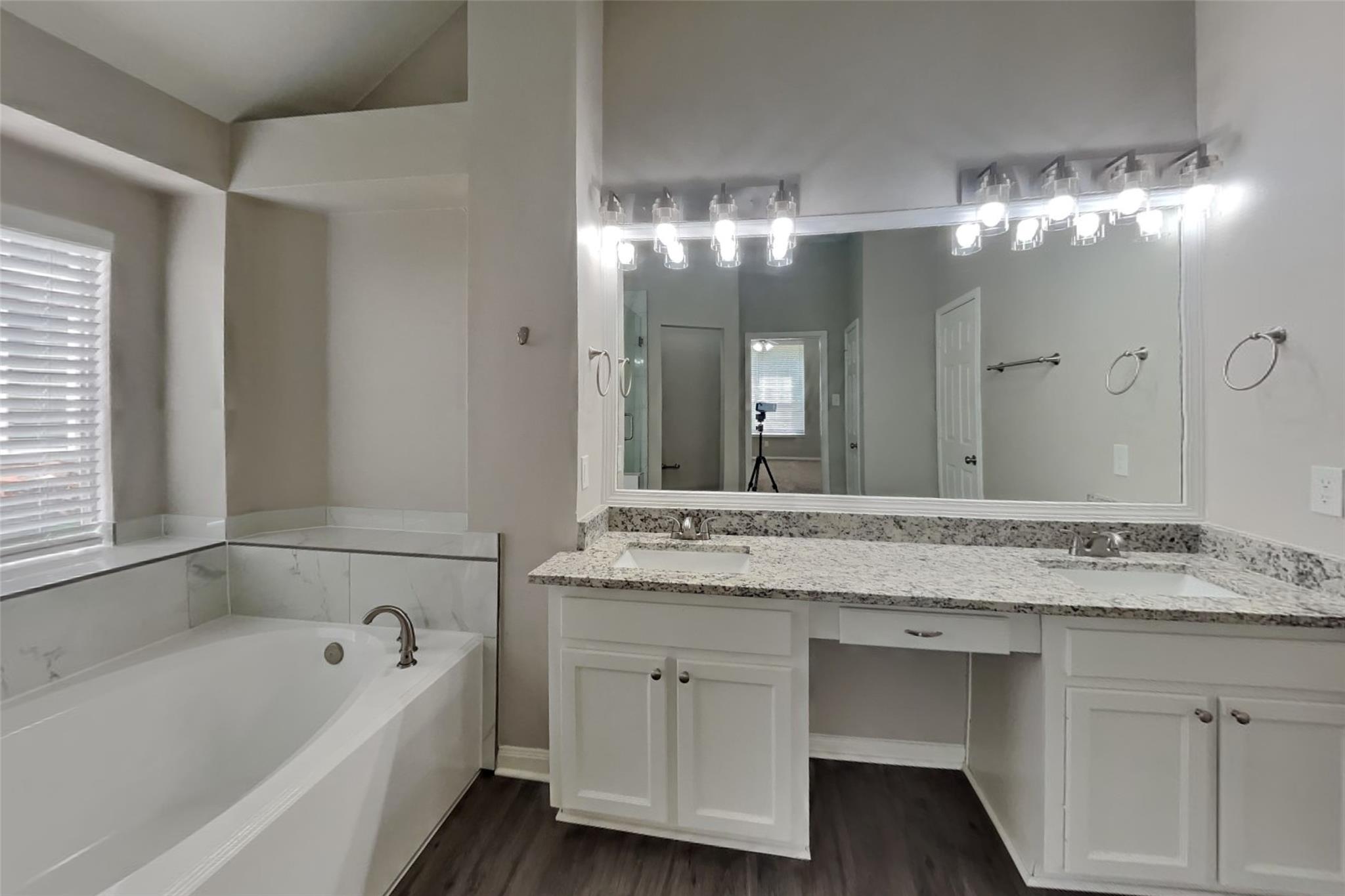 2606 Spring Chase Drive Property Photo 10