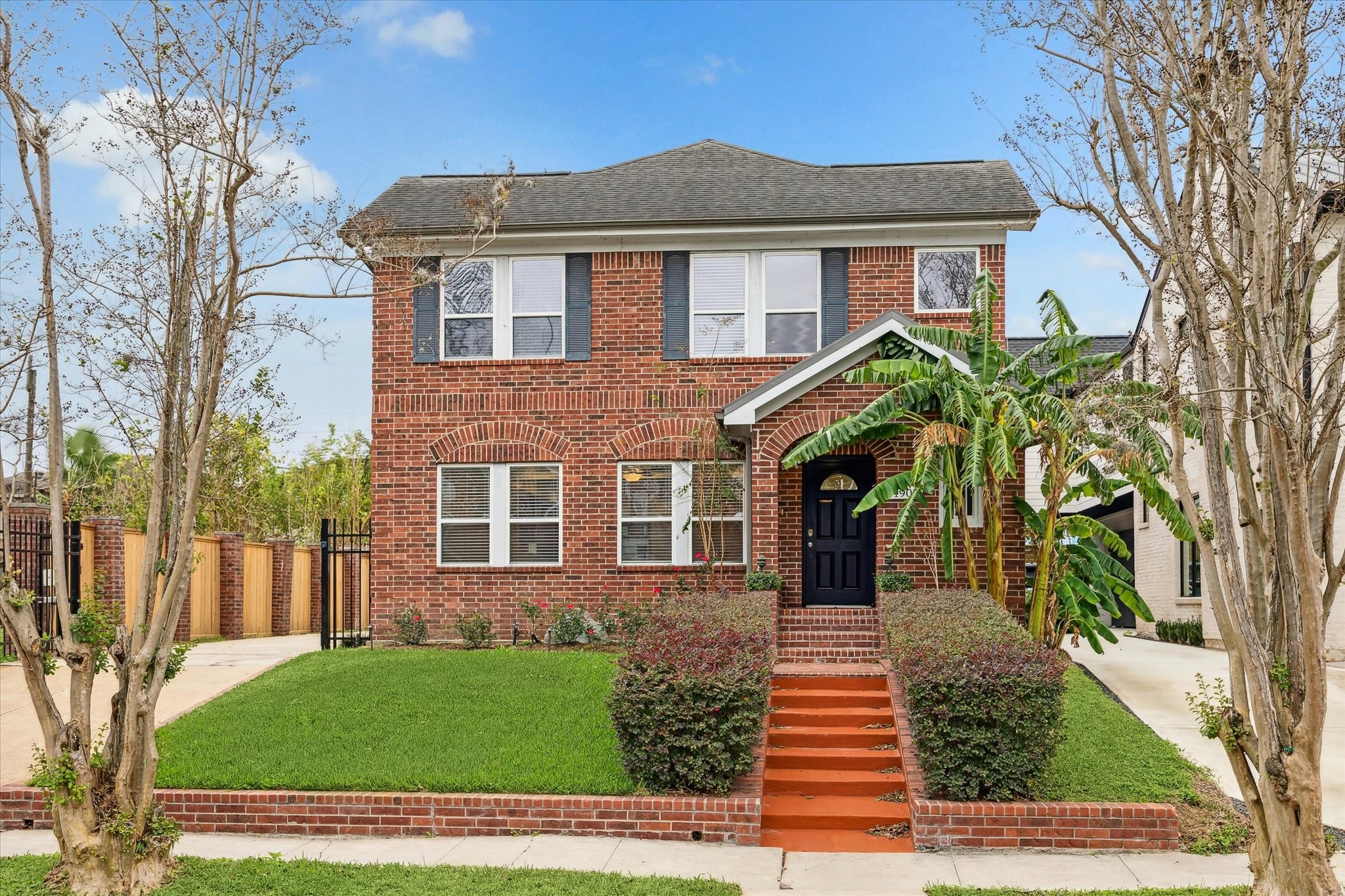 1909 W Lamar Street Property Photo 2