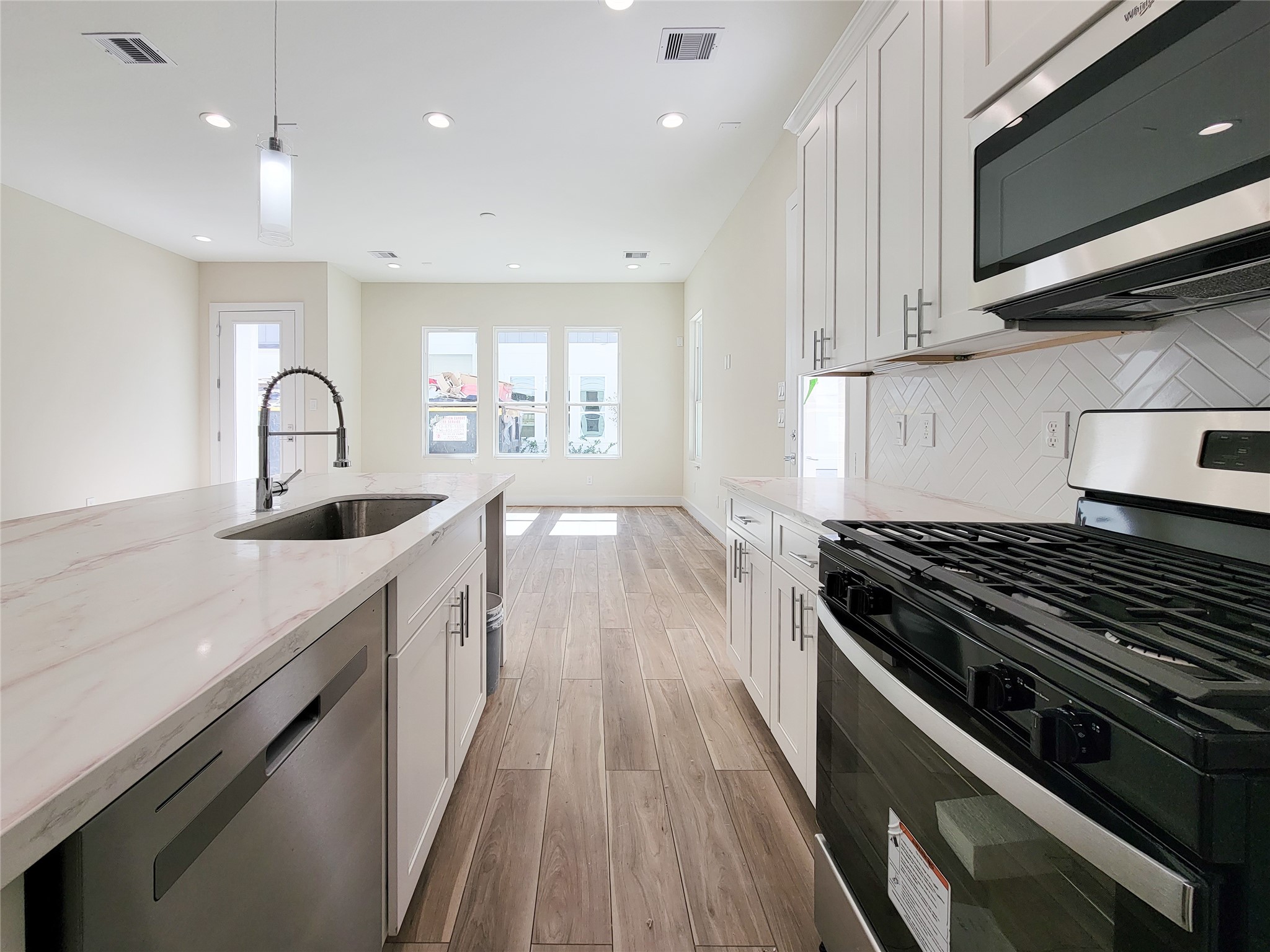 5931 Beall Street B Property Photo 3