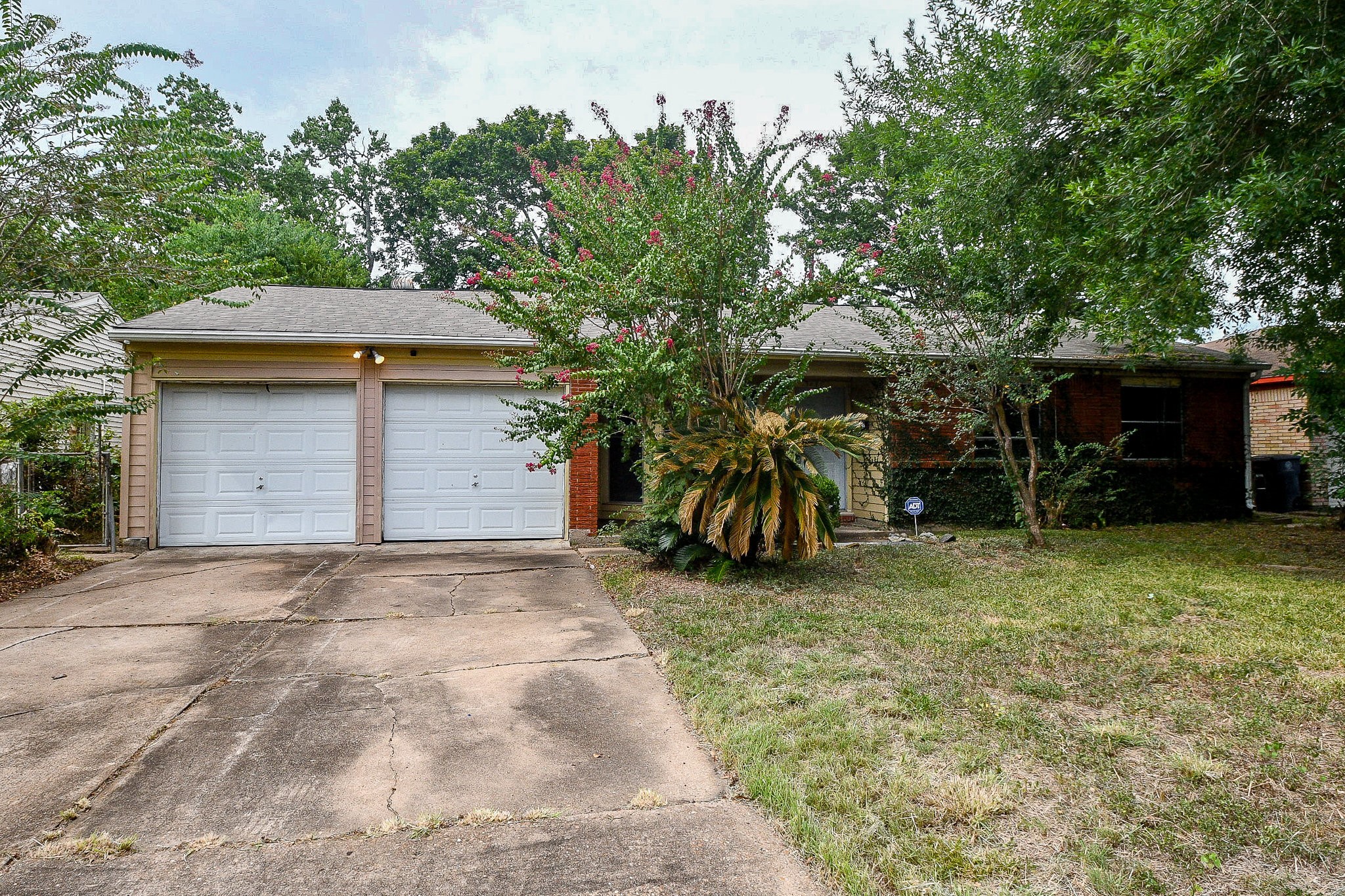 4231 S Acres Drive Property Photo 1
