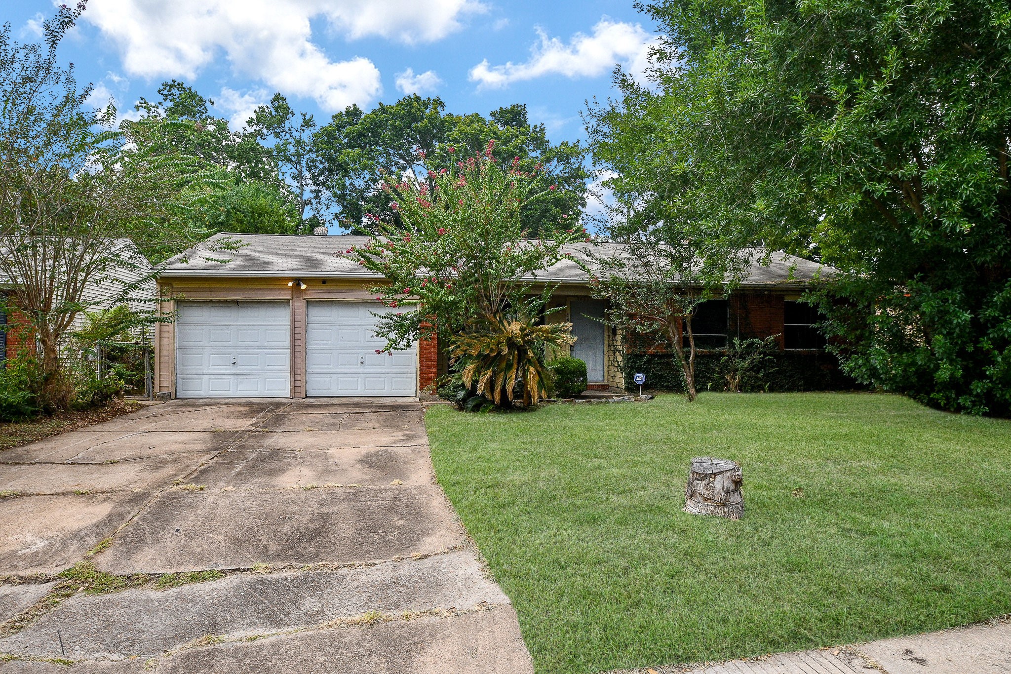 4231 S Acres Drive Property Photo 3