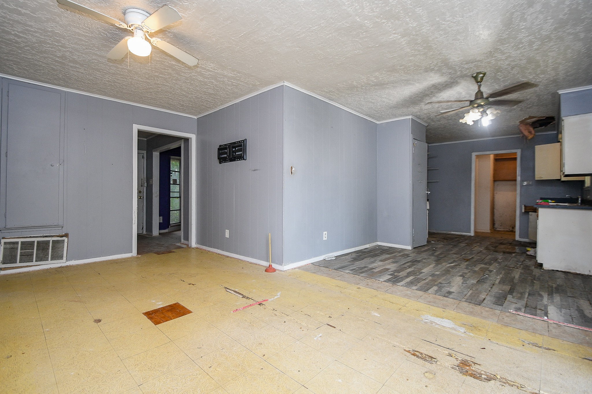 4231 S Acres Drive Property Photo 9