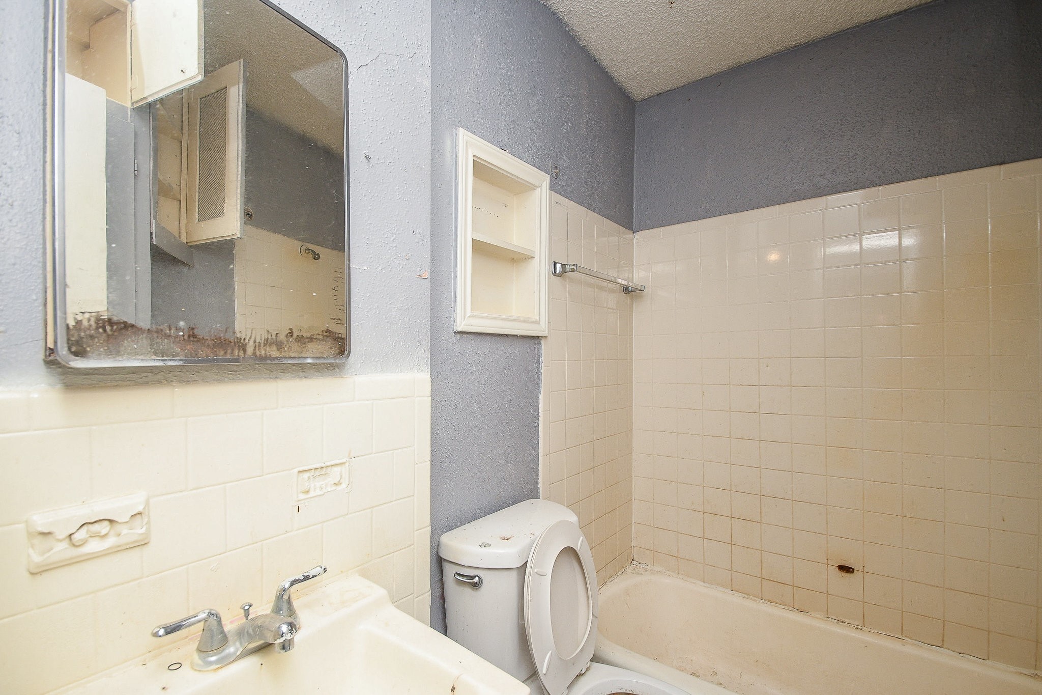 4231 S Acres Drive Property Photo 16