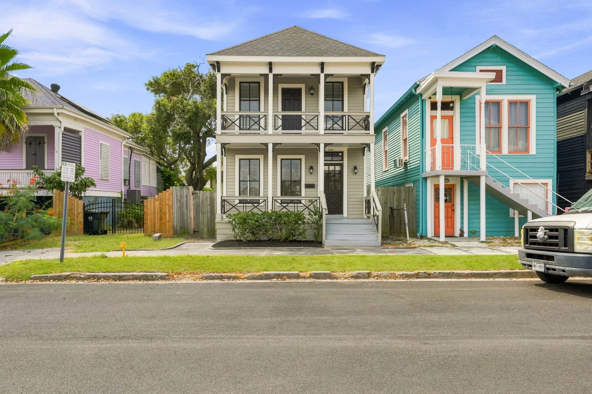 1011 Sealy Street Property Photo 1