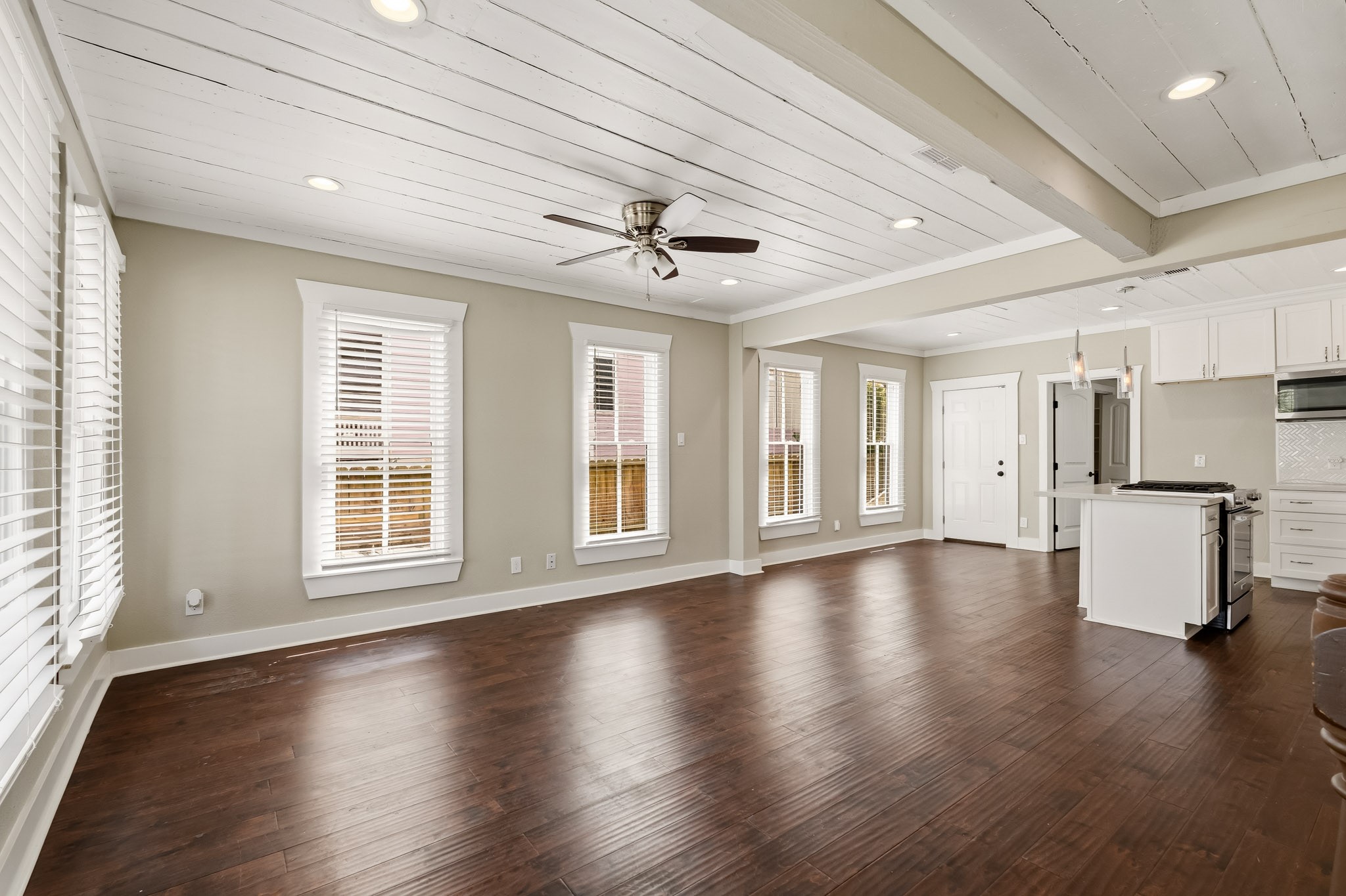 1011 Sealy Street Property Photo 3