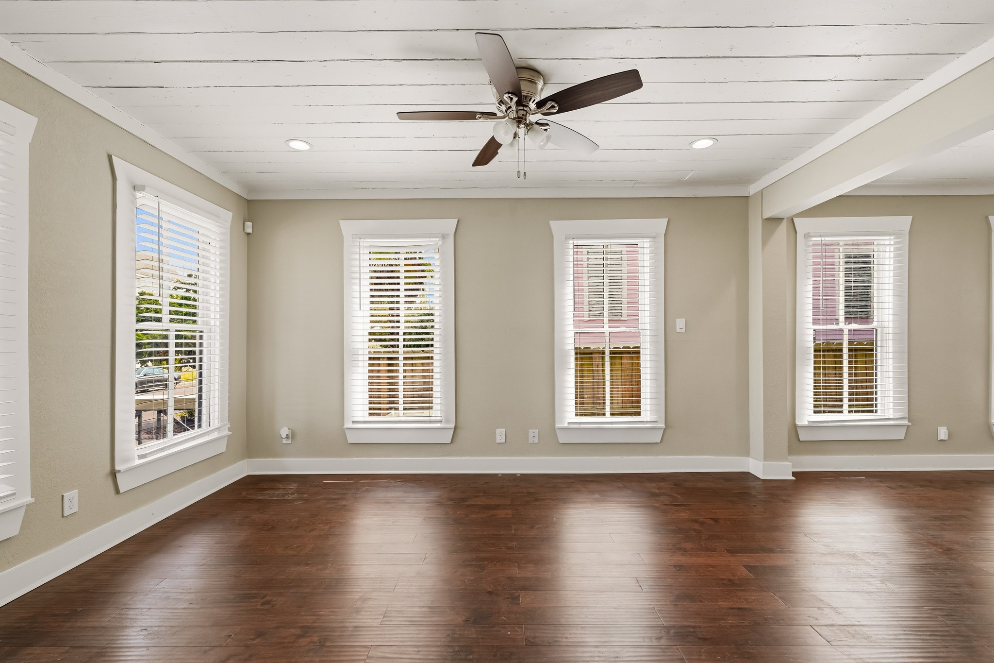1011 Sealy Street Property Photo 4
