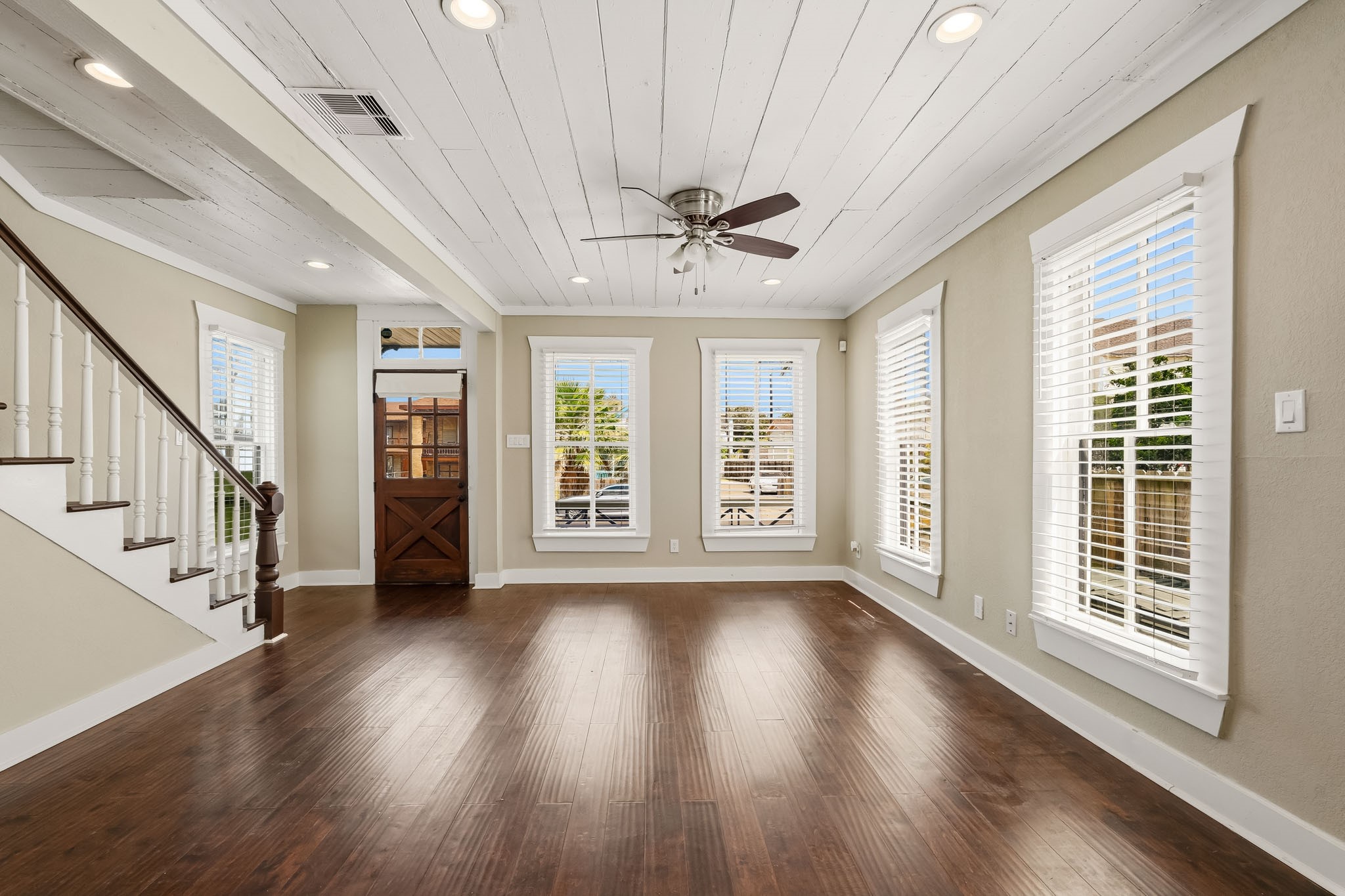 1011 Sealy Street Property Photo 5