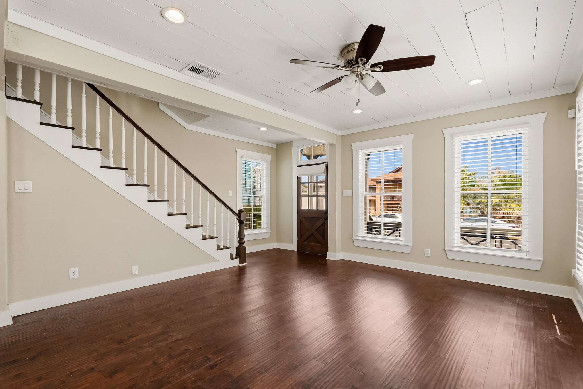 1011 Sealy Street Property Photo 6