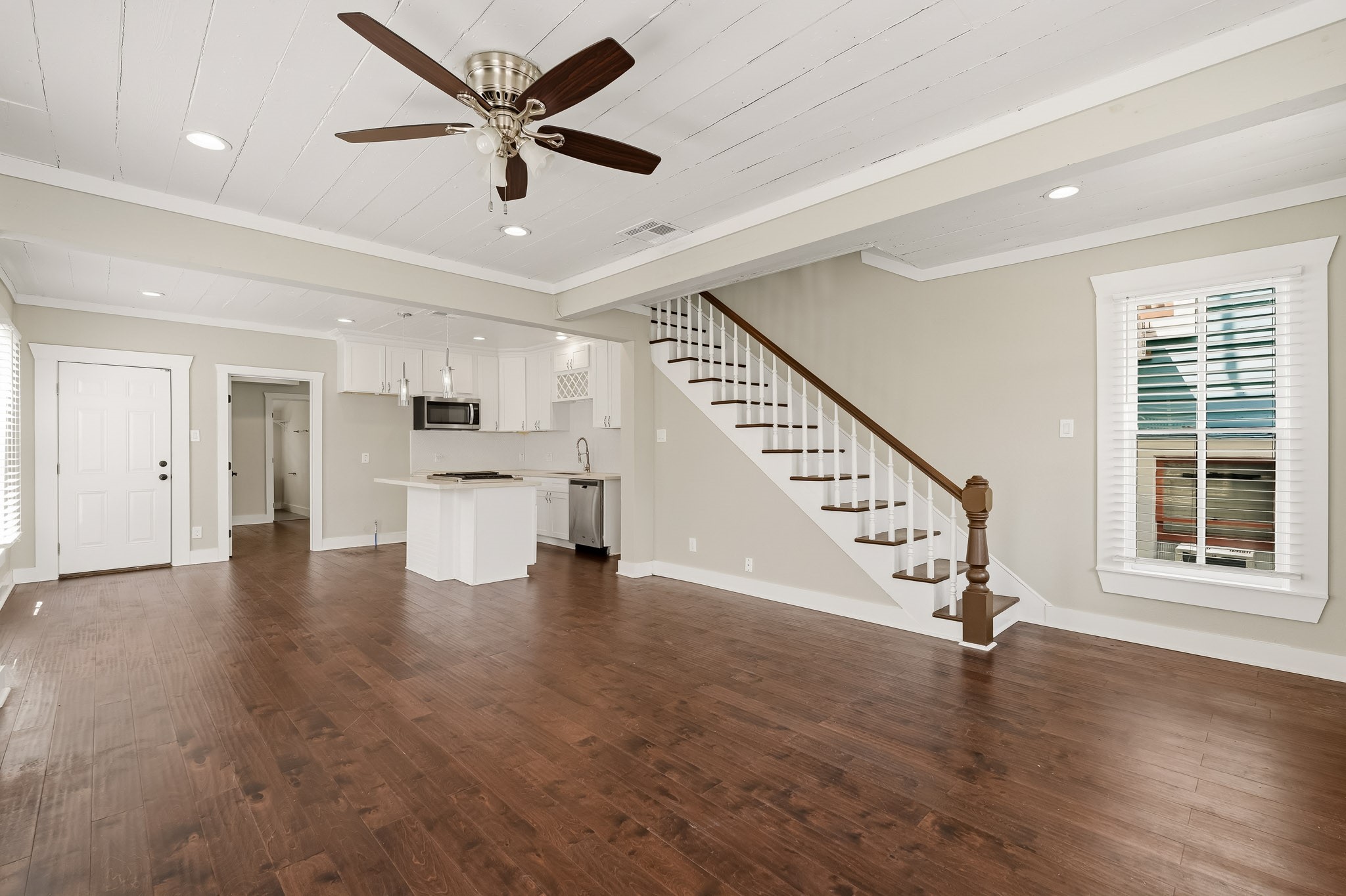 1011 Sealy Street Property Photo 7