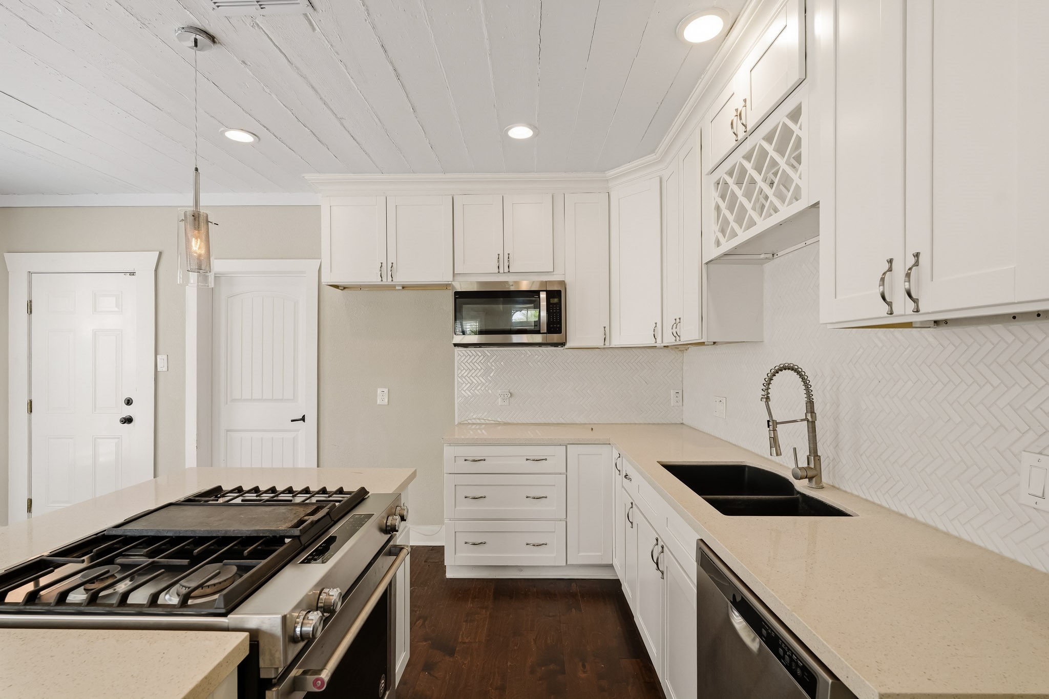 1011 Sealy Street Property Photo 10