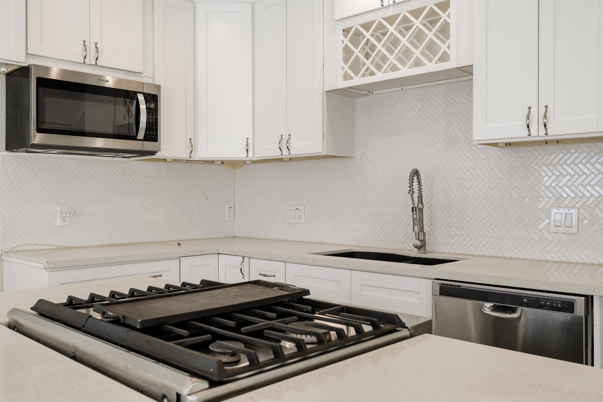 1011 Sealy Street Property Photo 11