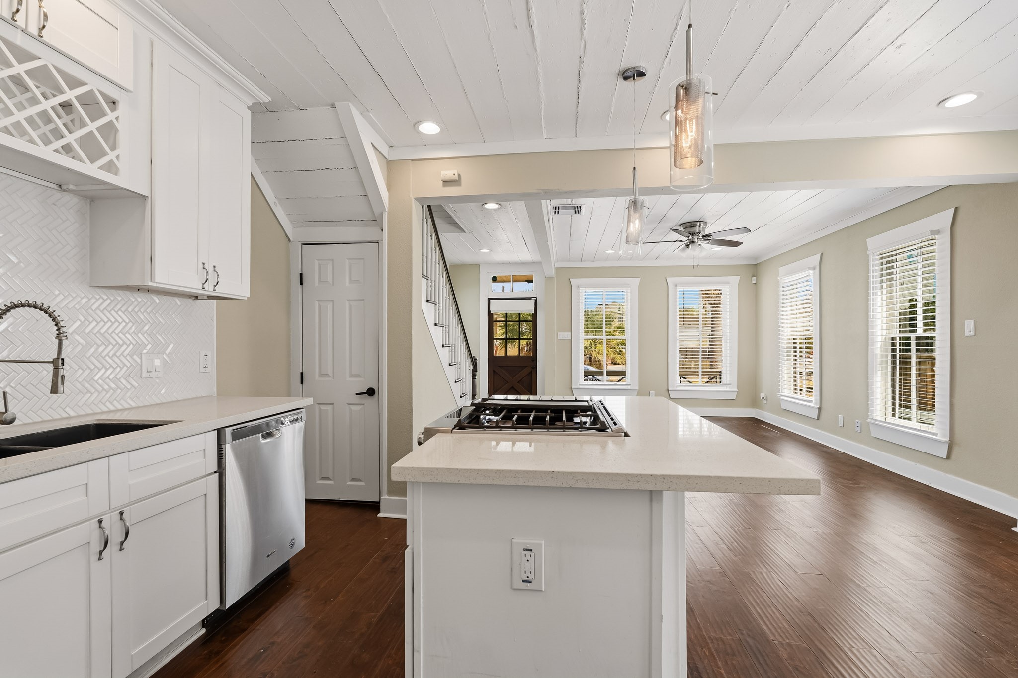 1011 Sealy Street Property Photo 12