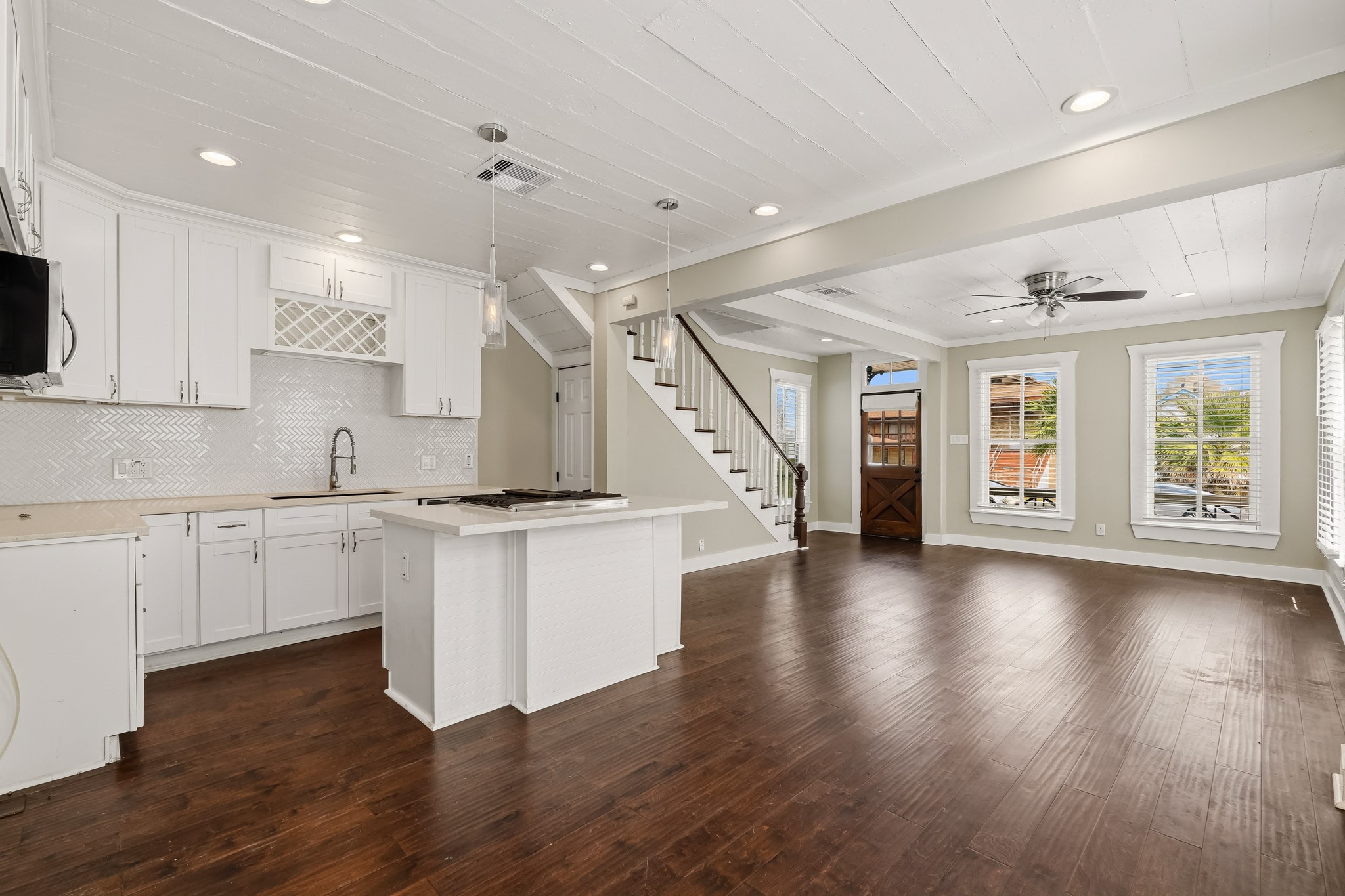 1011 Sealy Street Property Photo 14