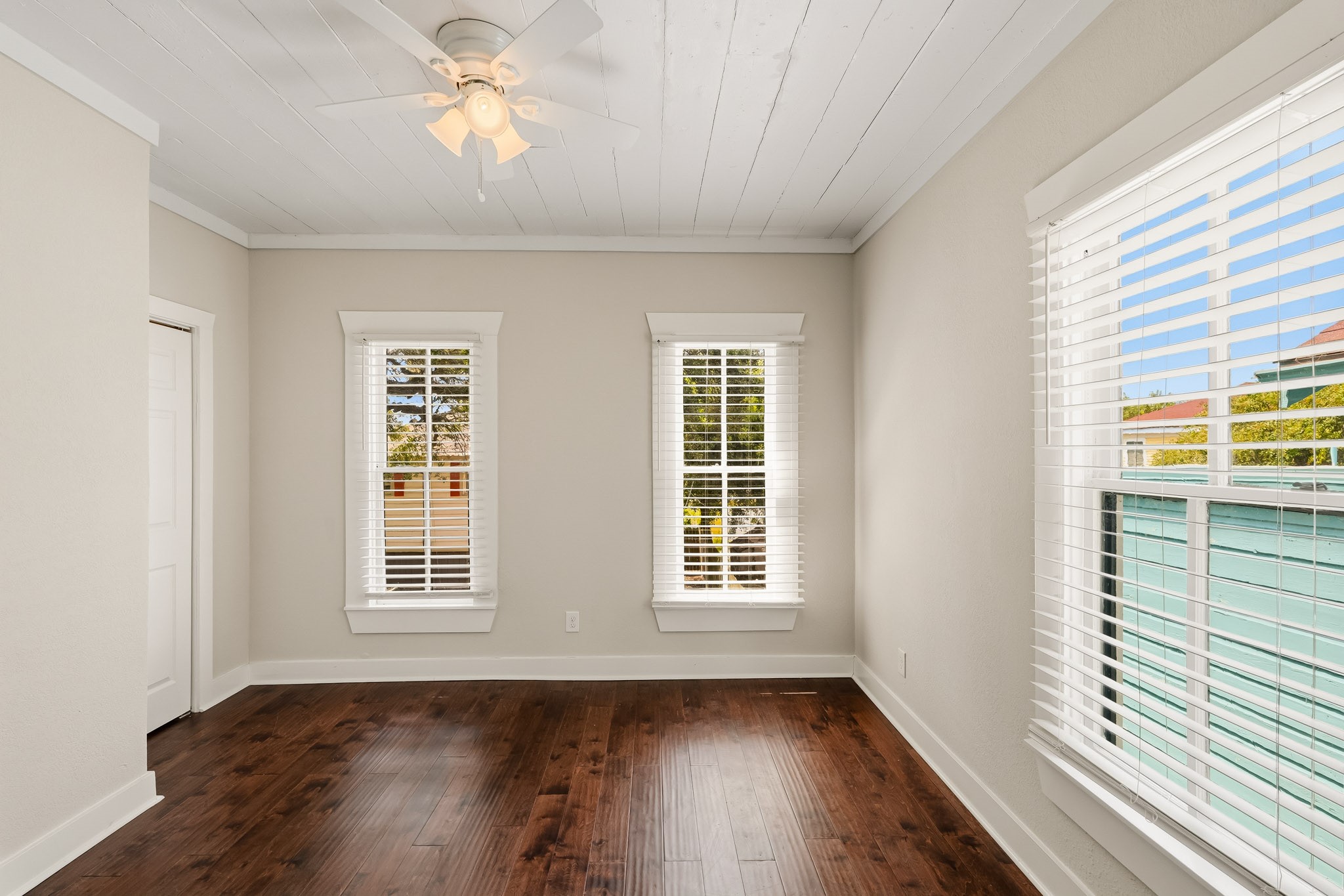 1011 Sealy Street Property Photo 21