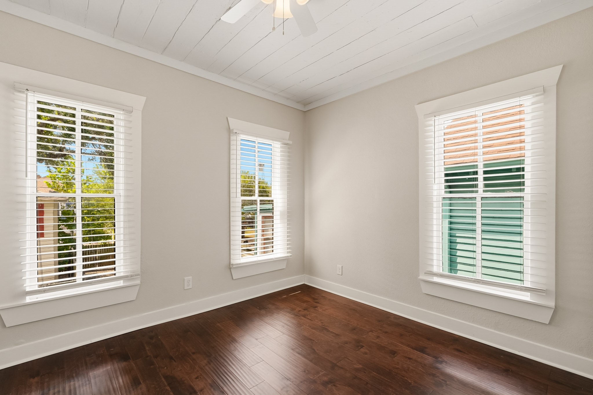 1011 Sealy Street Property Photo 22
