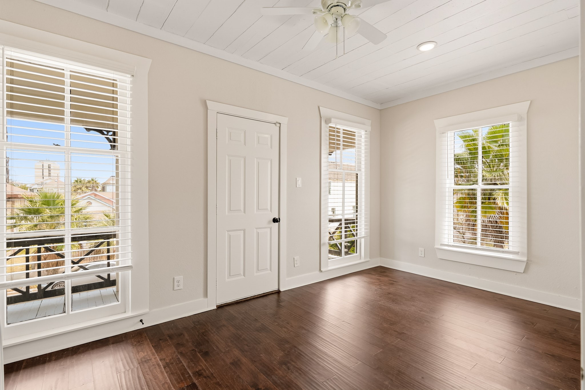1011 Sealy Street Property Photo 26