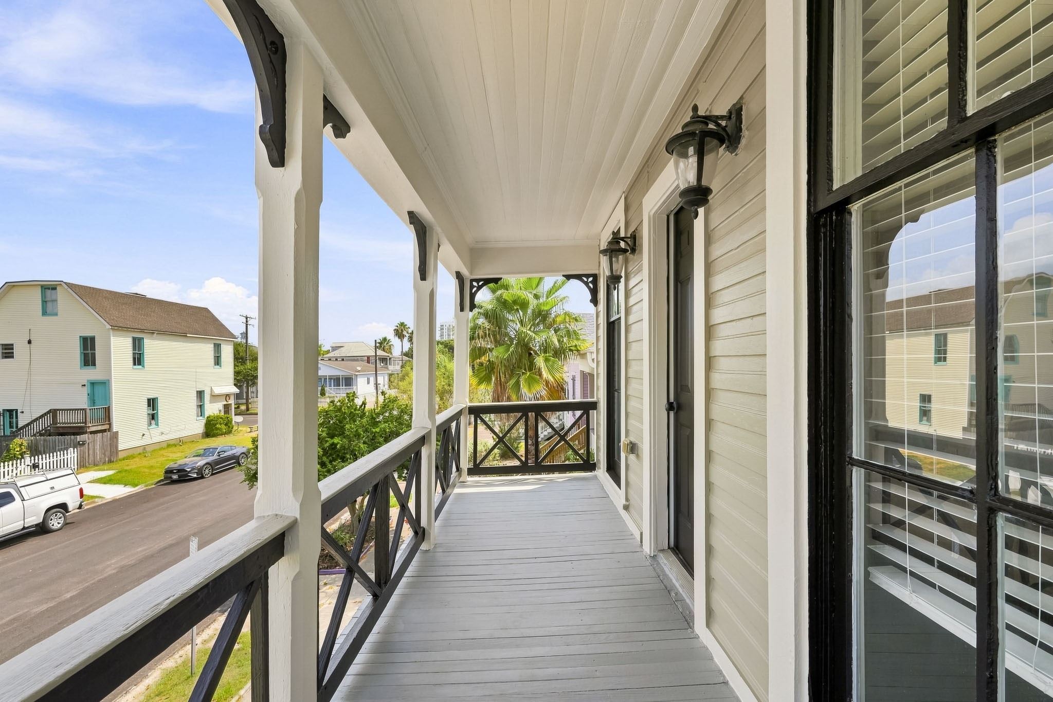 1011 Sealy Street Property Photo 28