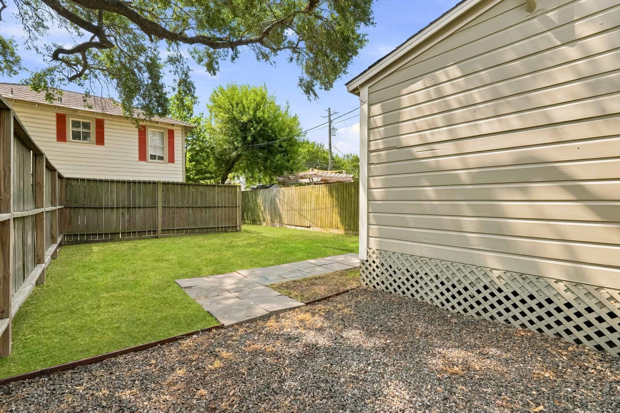 1011 Sealy Street Property Photo 29