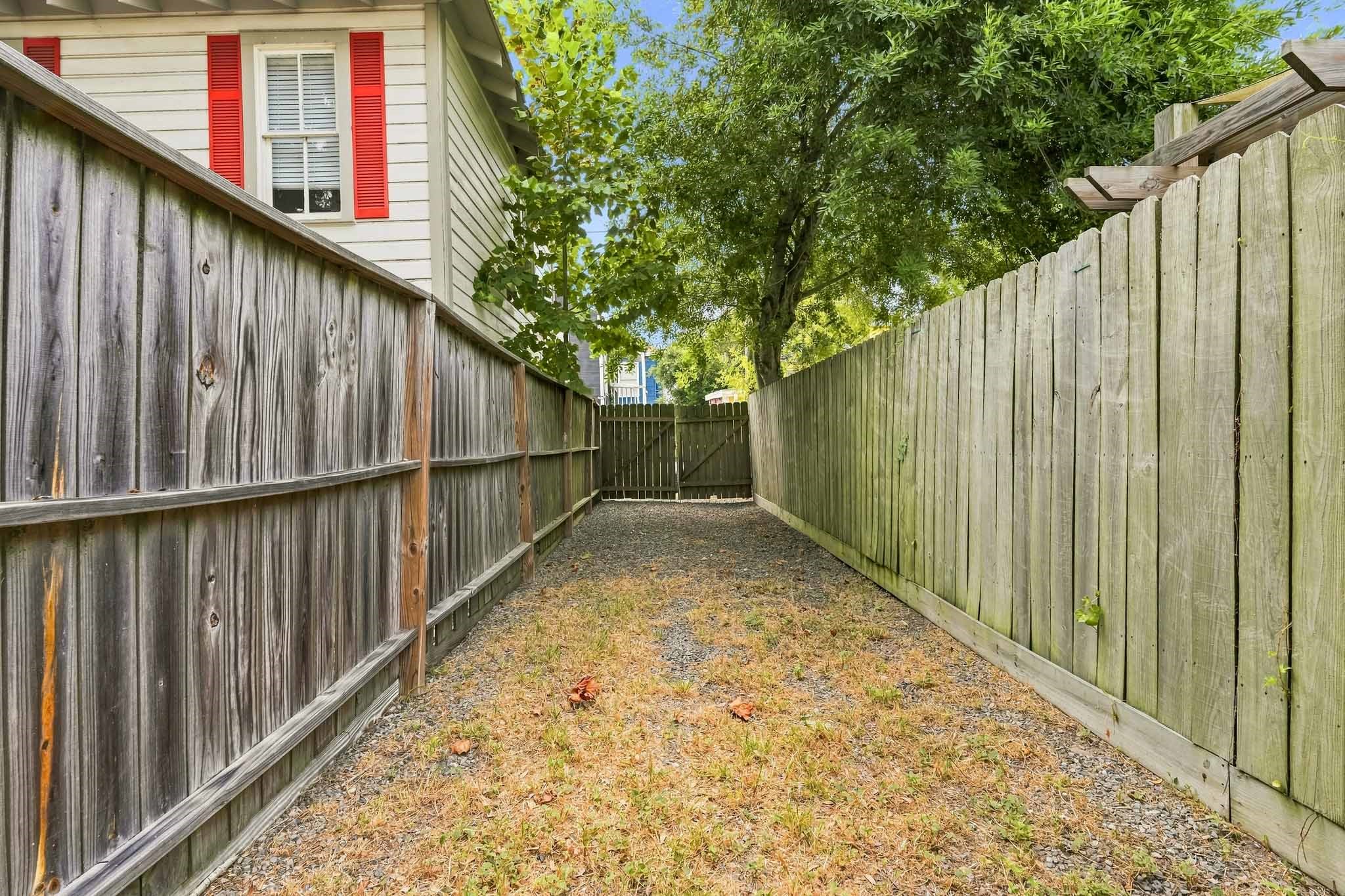 1011 Sealy Street Property Photo 31