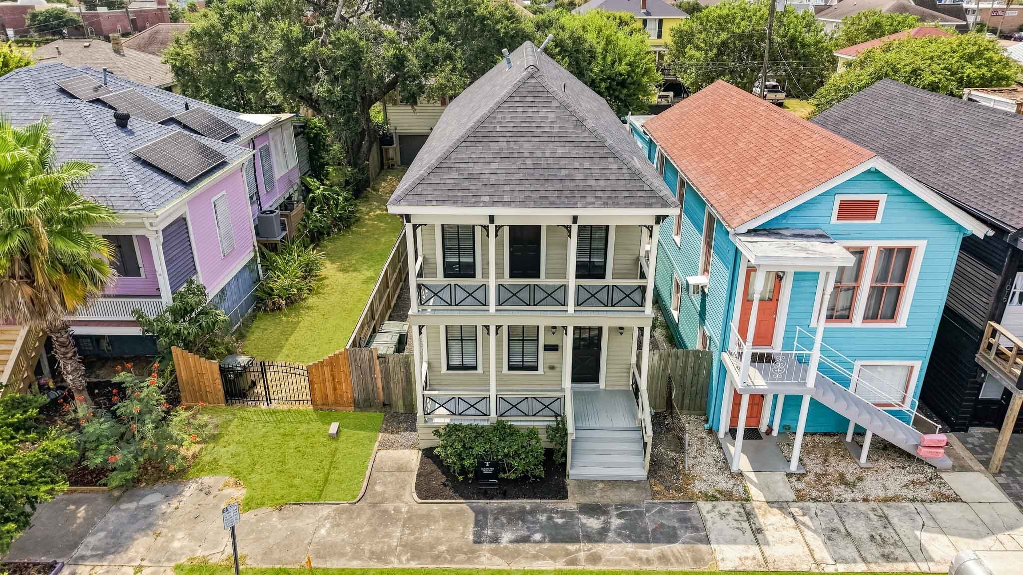 1011 Sealy Street Property Photo 35