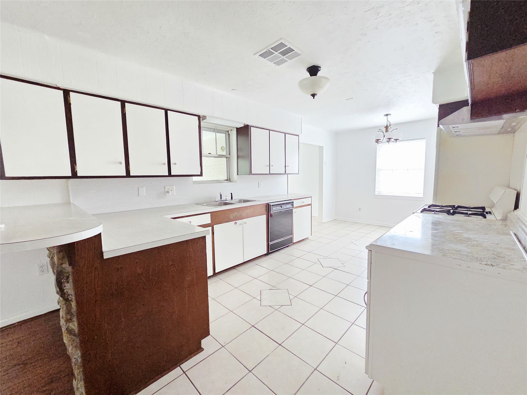 9754 Ebb Street Property Photo 9