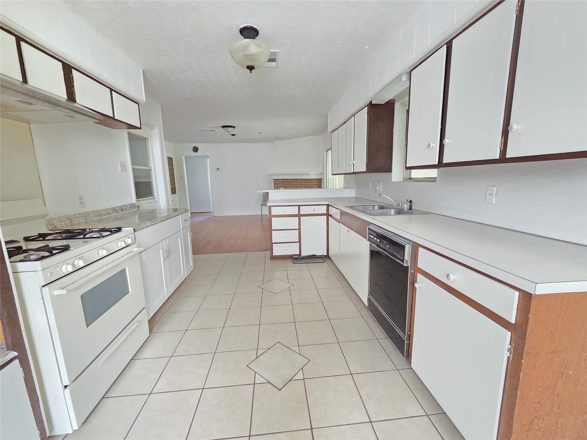 9754 Ebb Street Property Photo 12