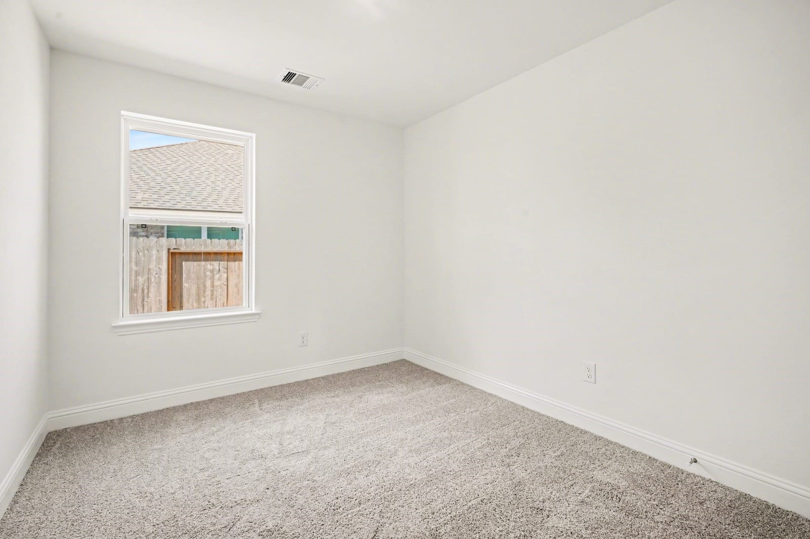 332 Bryan Way Property Photo 3