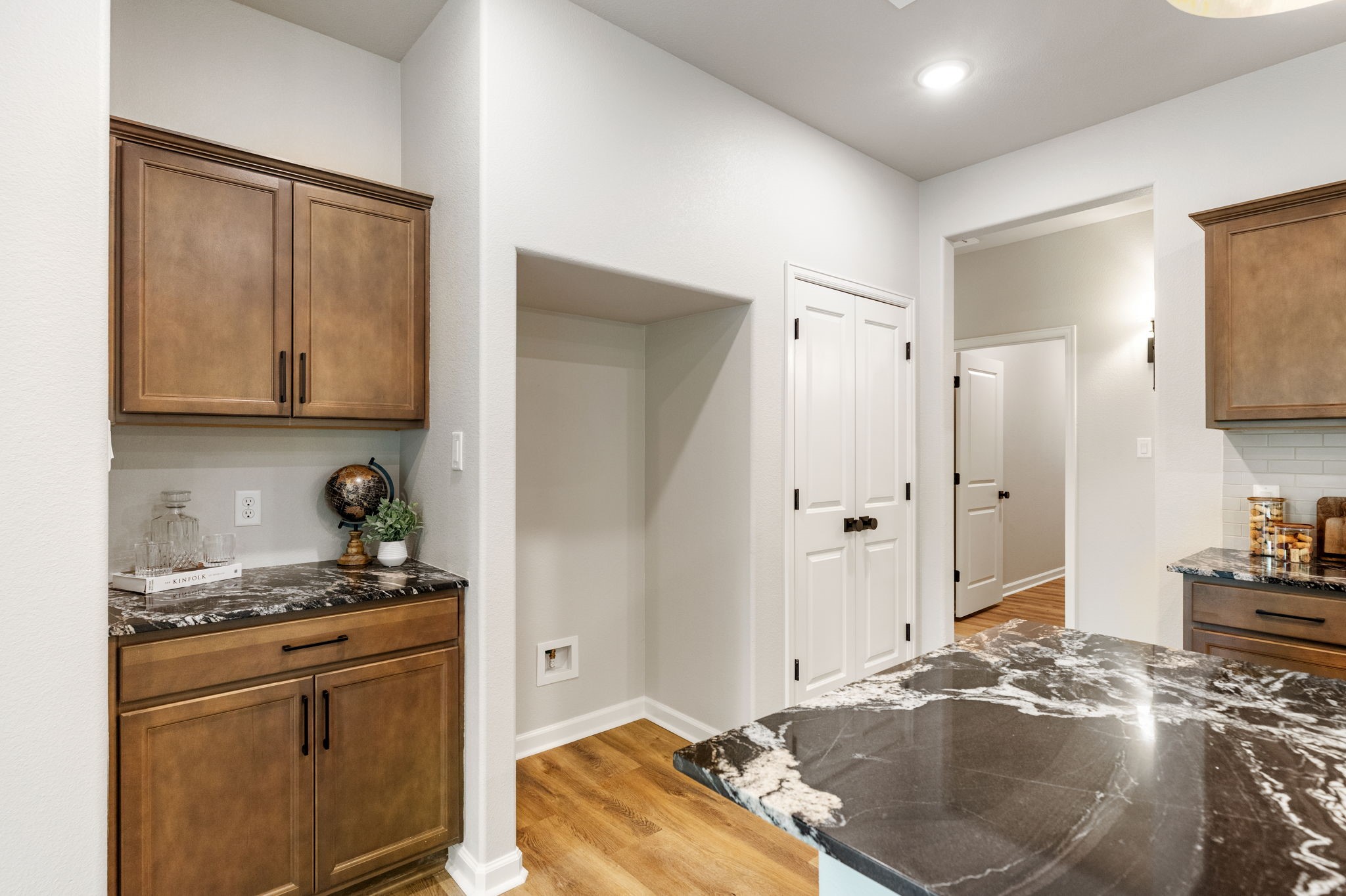 2121 Manning Property Photo 8