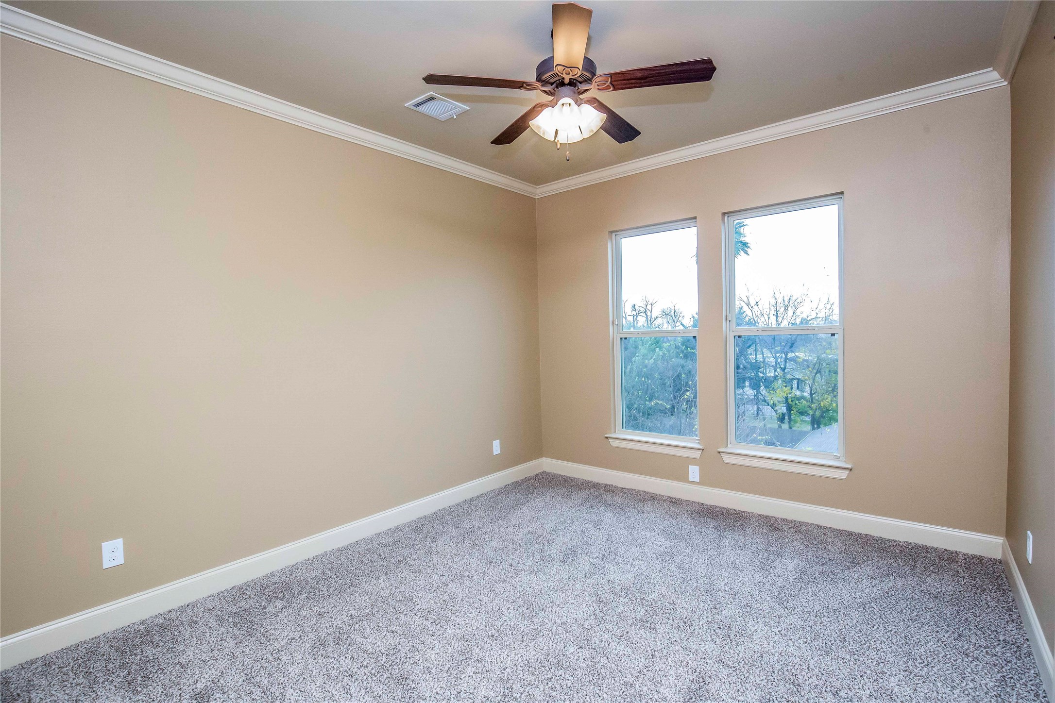 1516 Amundsen Street Property Photo 27