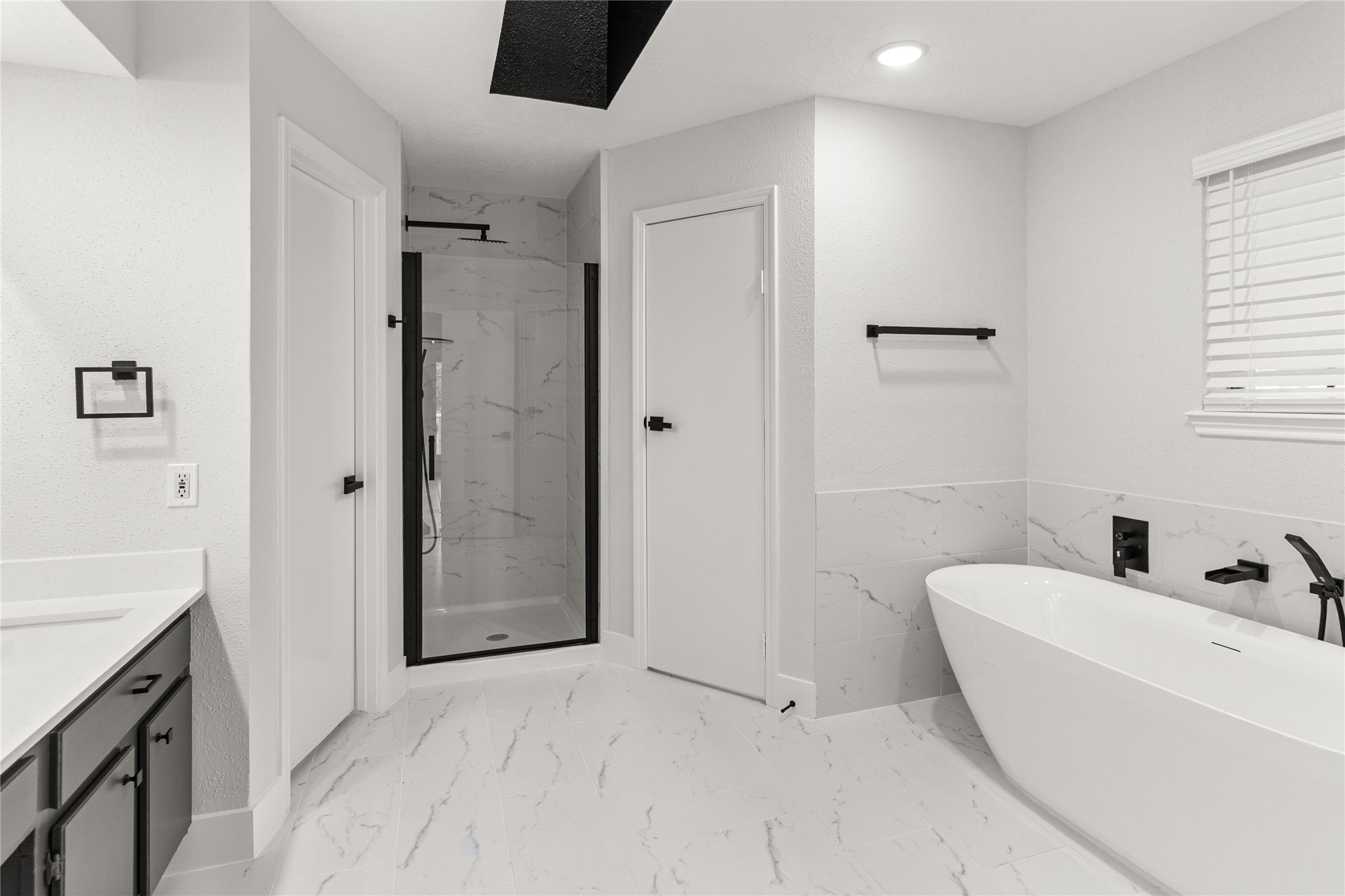 1911 Bering Drive Property Photo 11