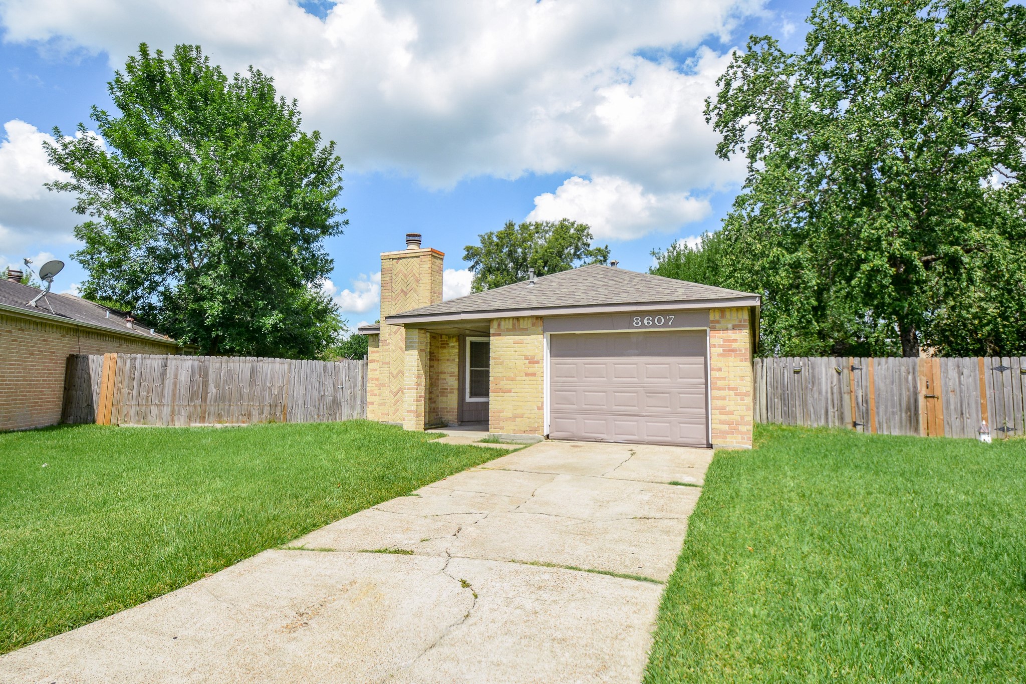 8607 Crystal Cove Circle Property Photo 1