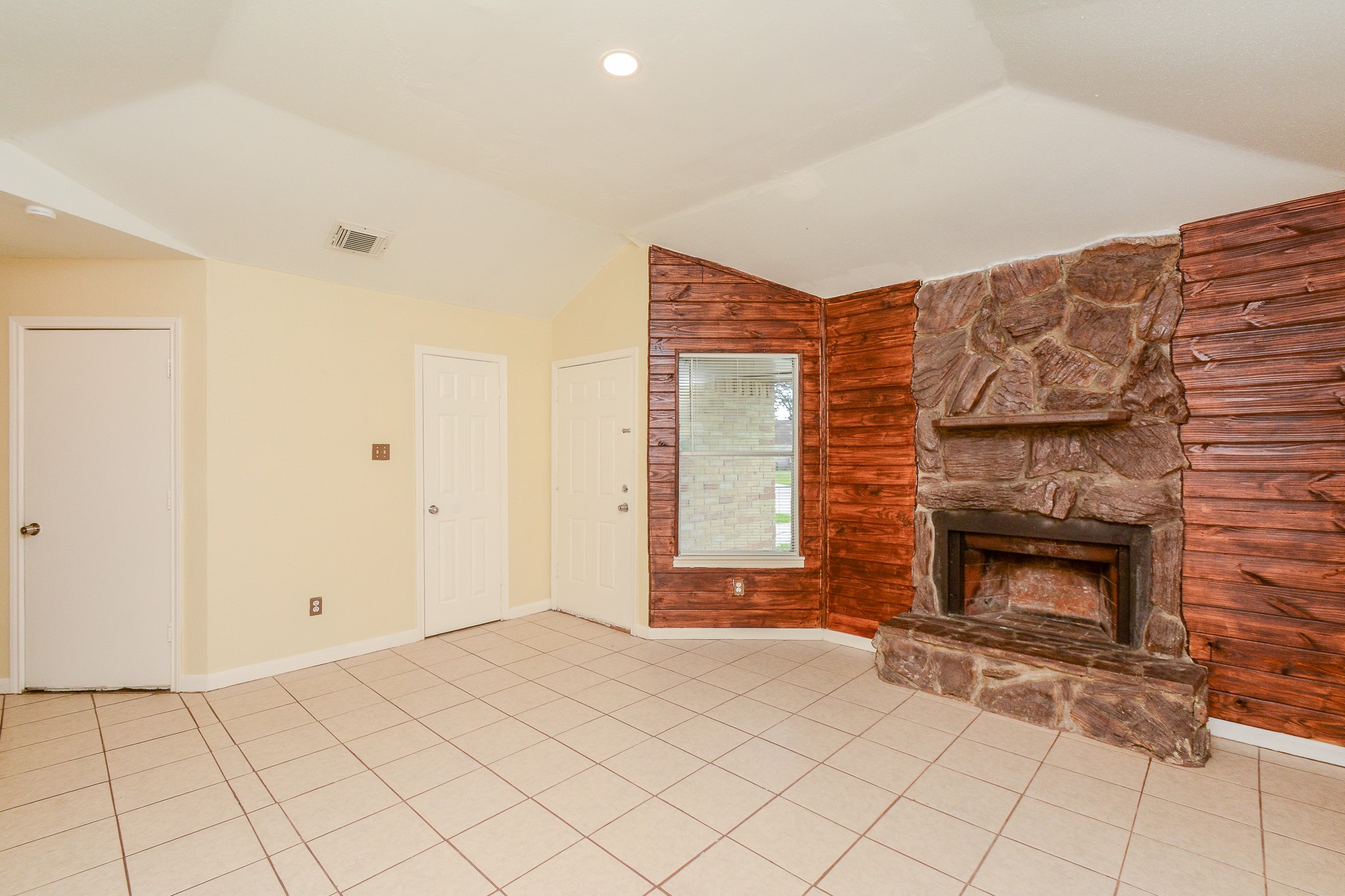 8607 Crystal Cove Circle Property Photo 5