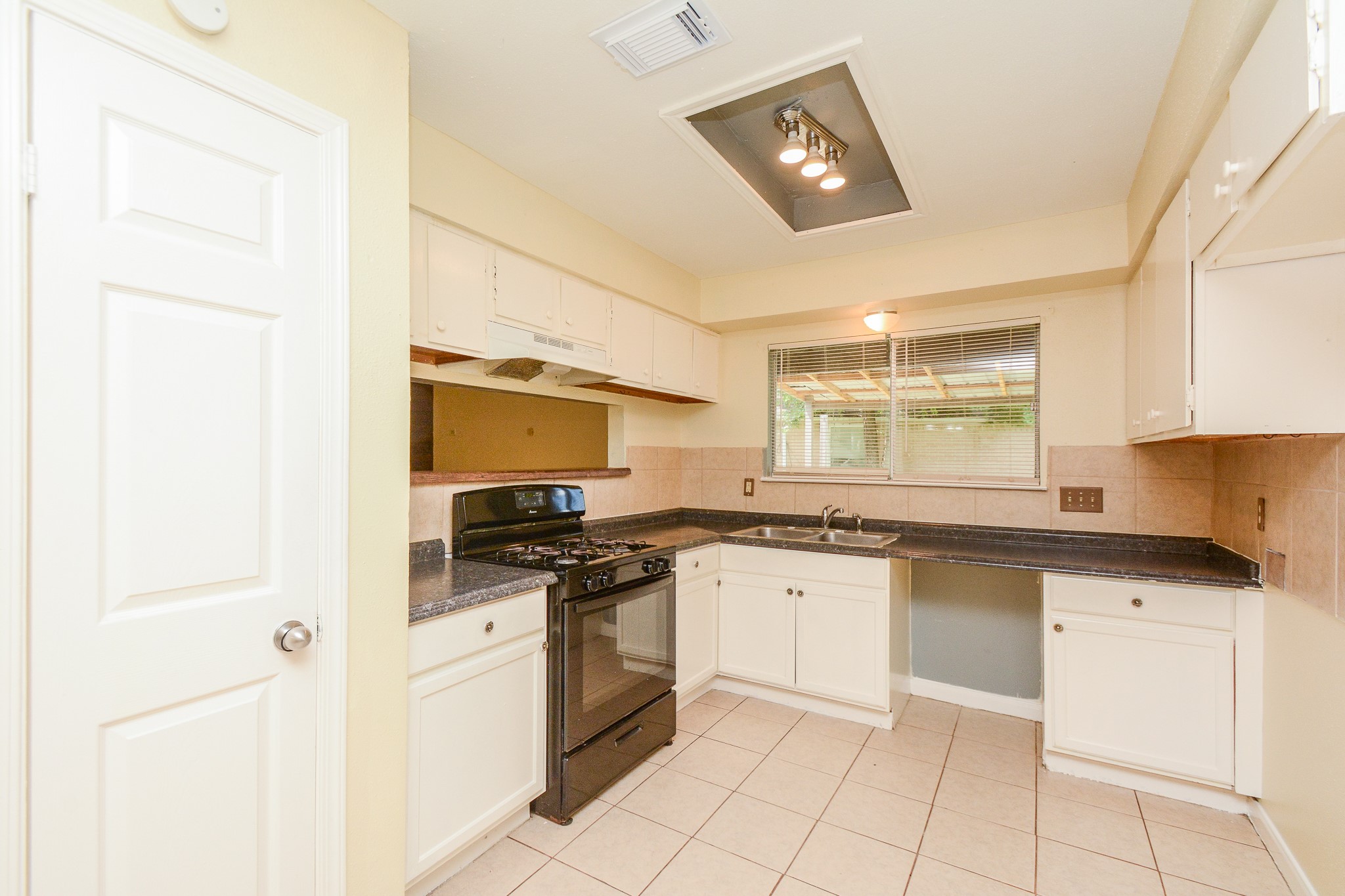 8607 Crystal Cove Circle Property Photo 6