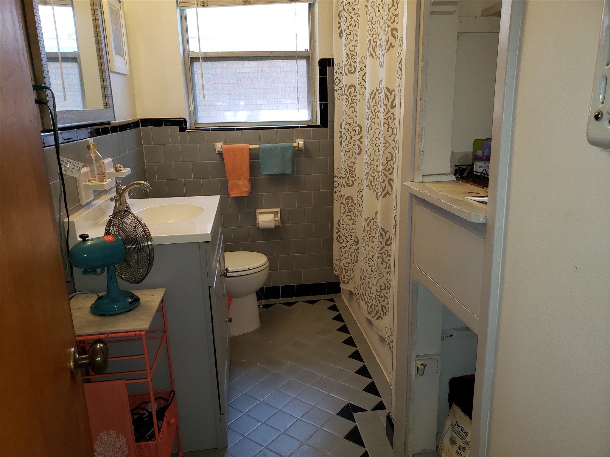 5906 Leon Street Property Photo 10