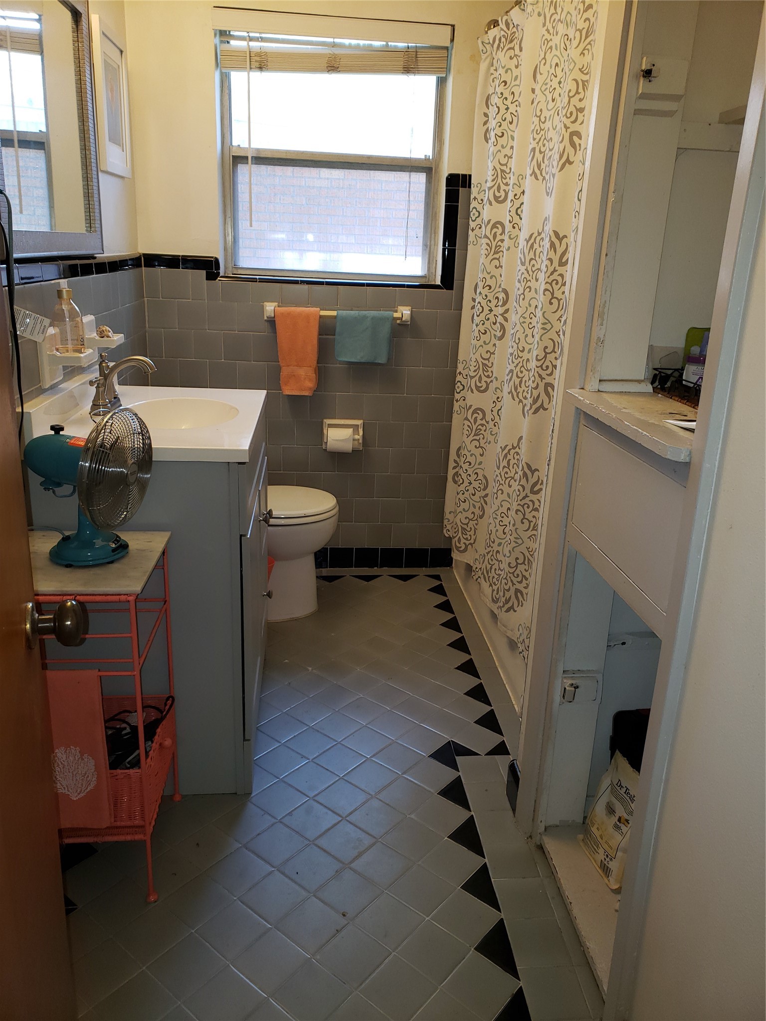 5906 Leon Street Property Photo 11
