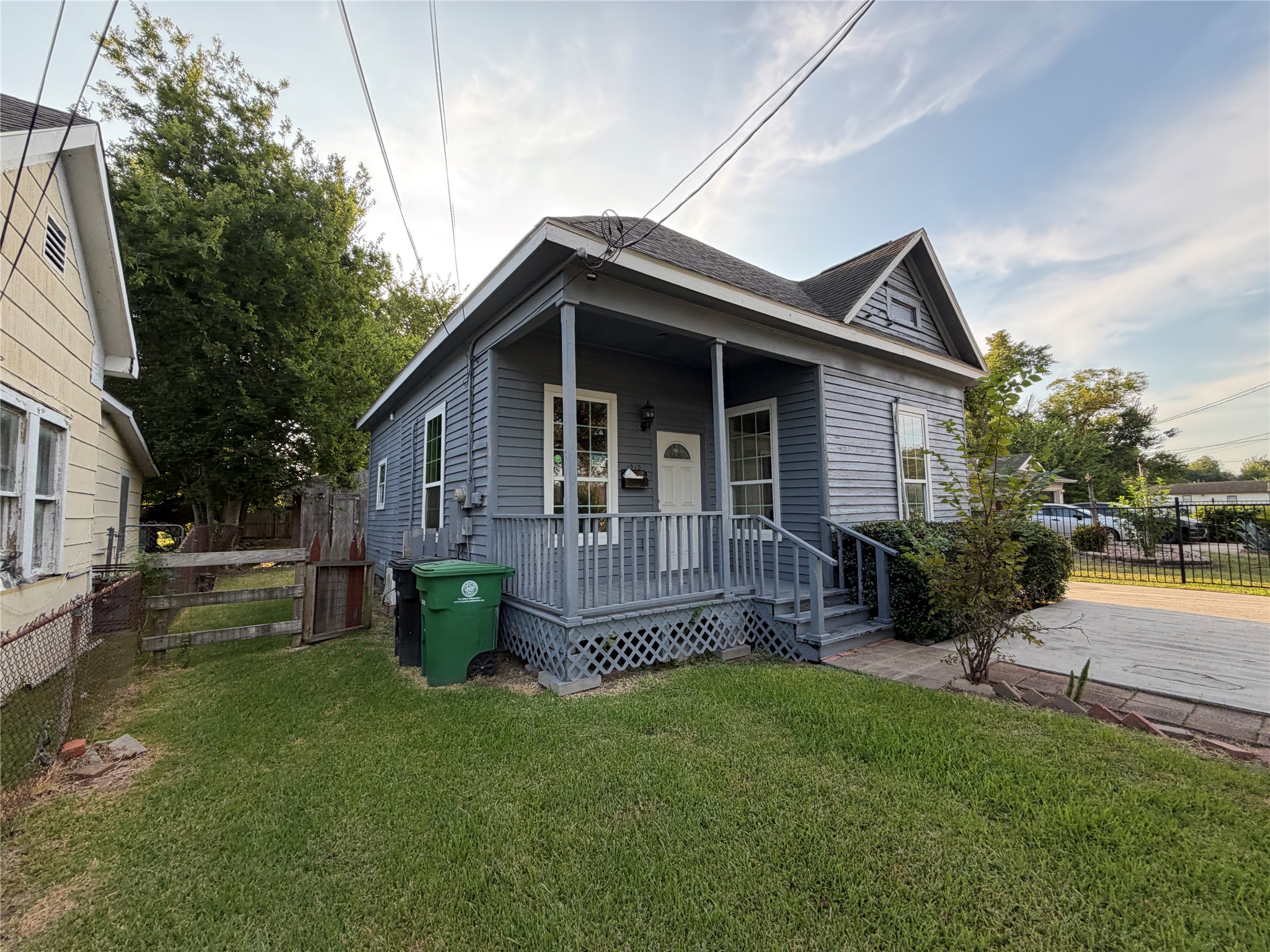 1910 Worms Street Property Photo 2