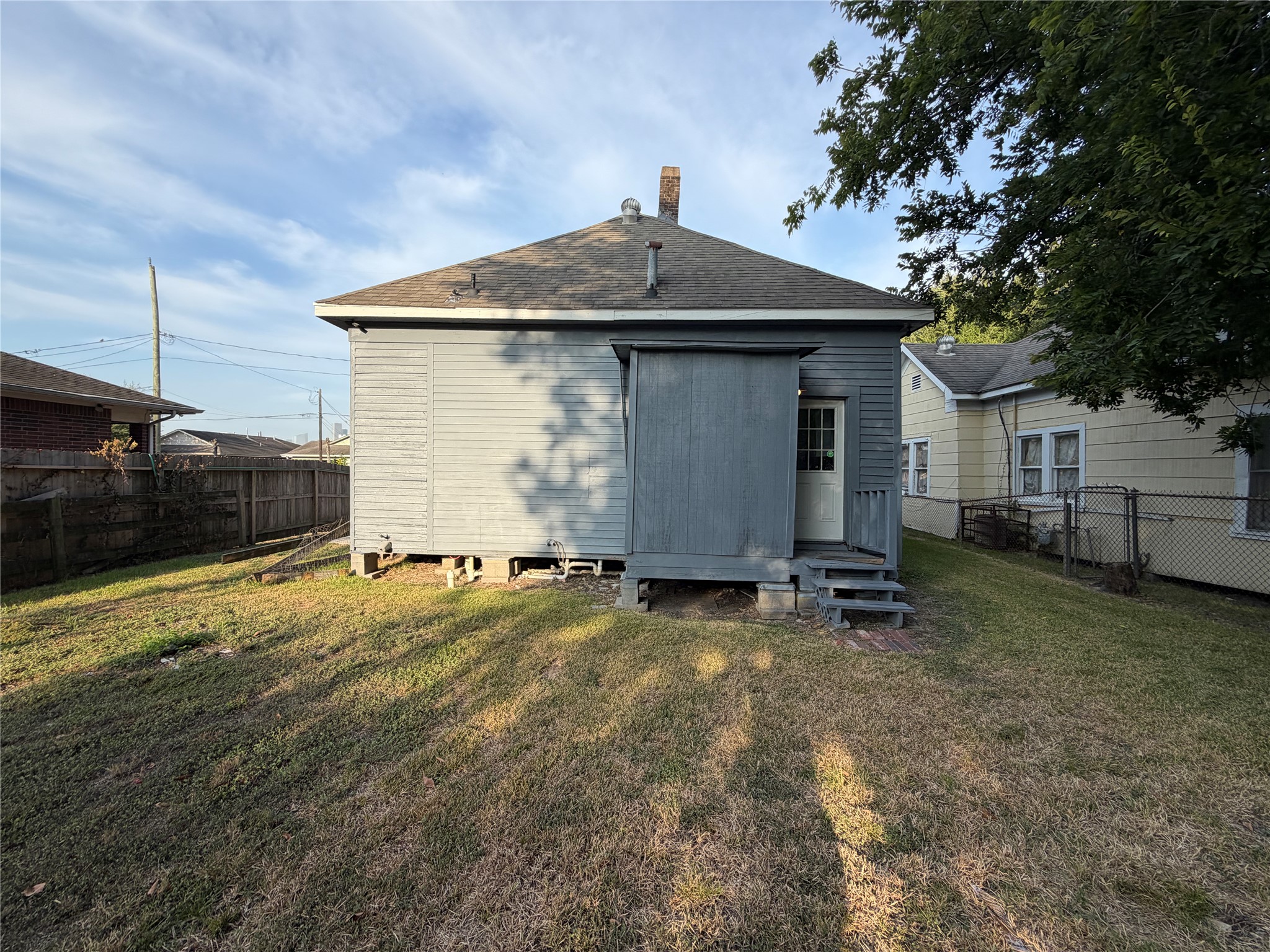 1910 Worms Street Property Photo 11