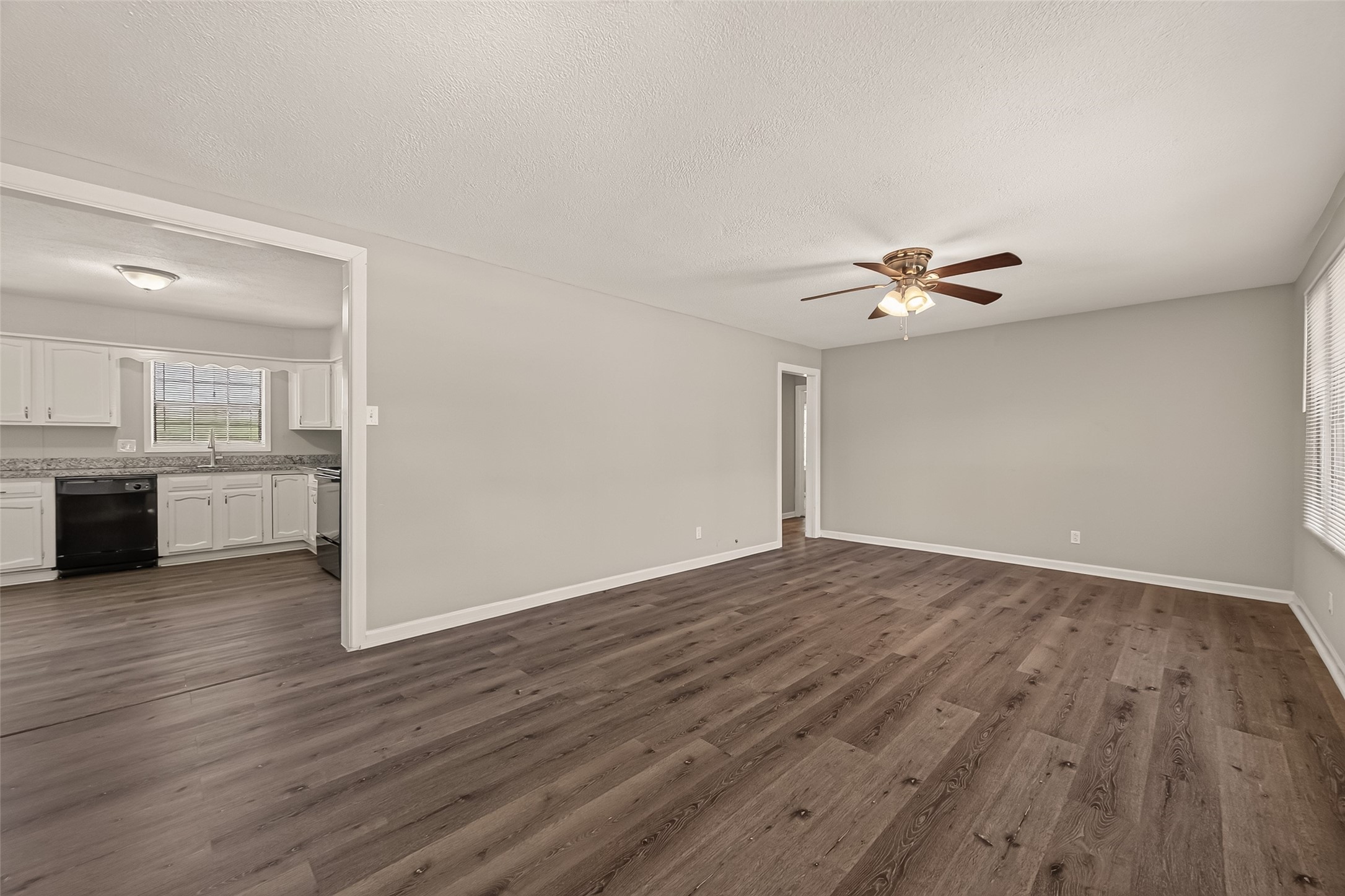 2422 Florence Street Property Photo 5