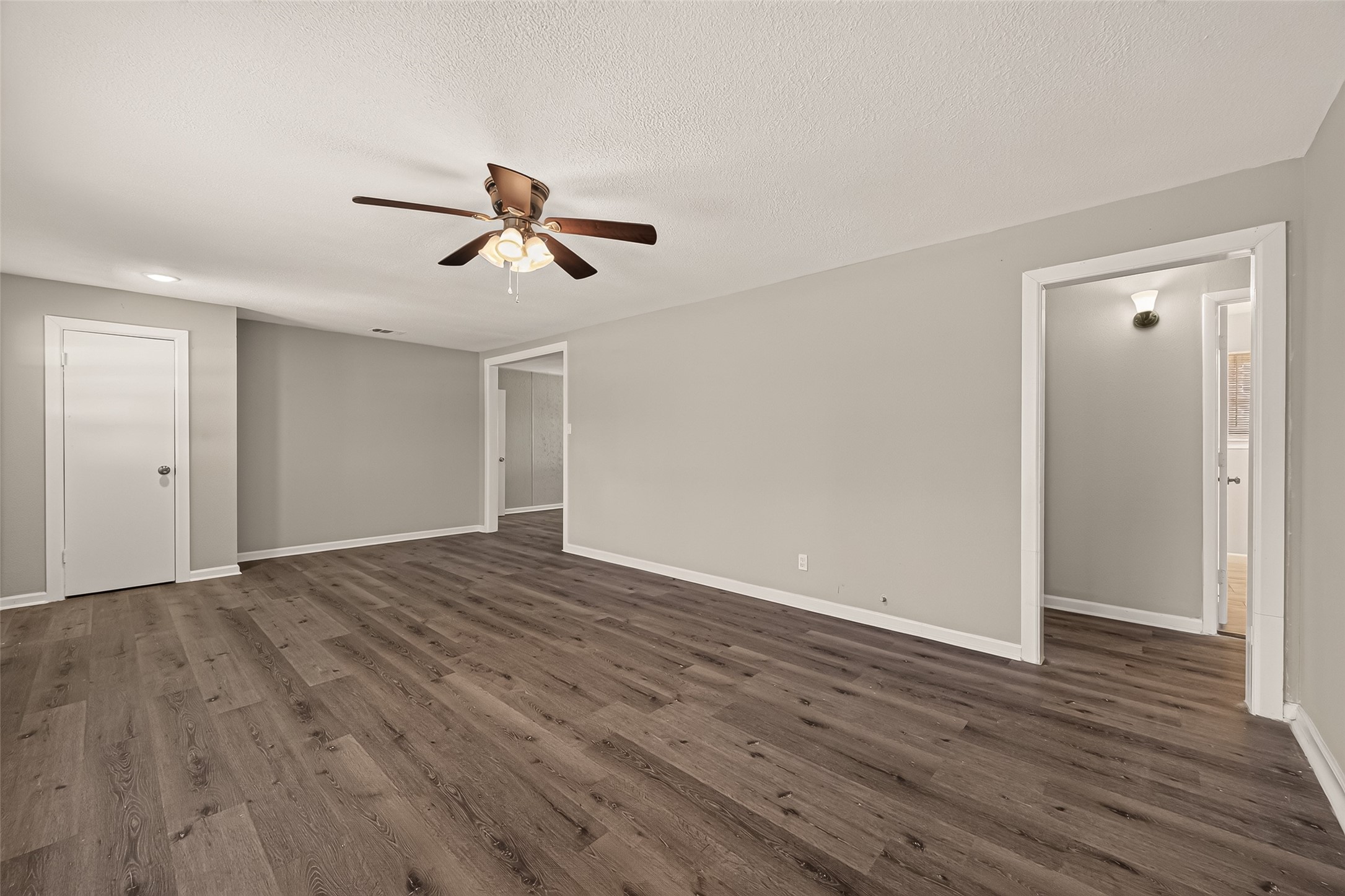 2422 Florence Street Property Photo 6