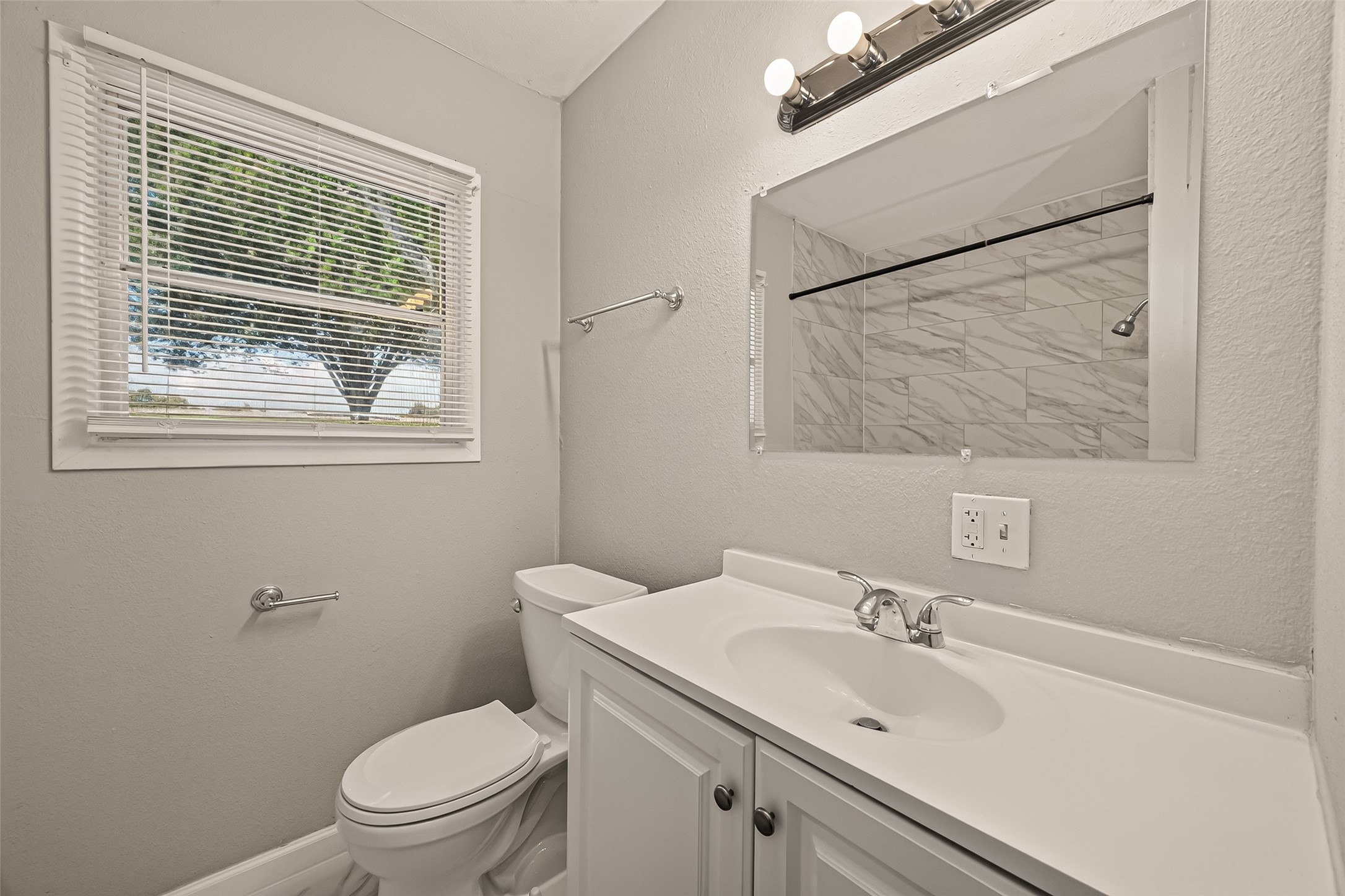 2422 Florence Street Property Photo 22
