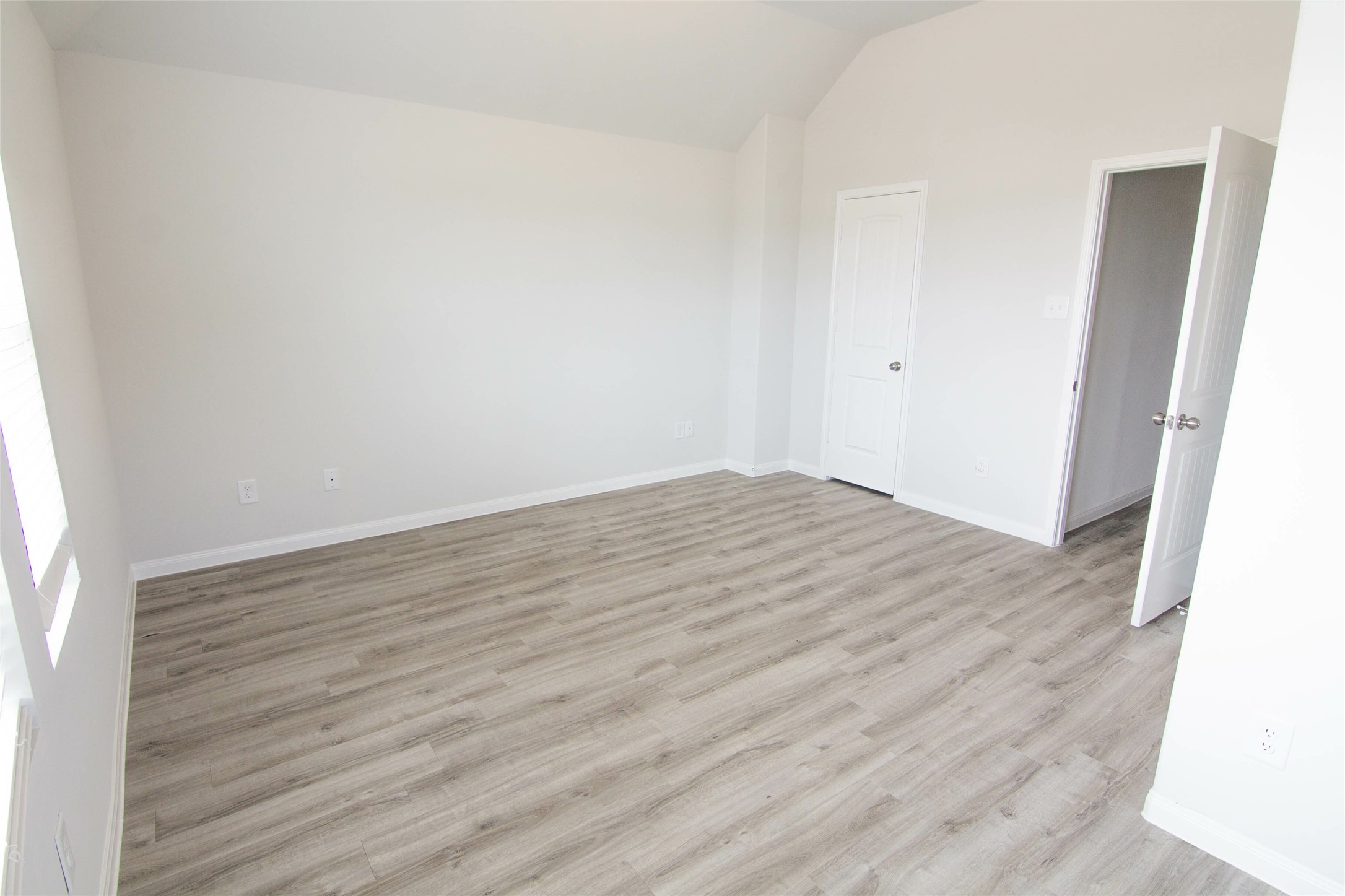 18519 Queesborough Creek Property Photo 8