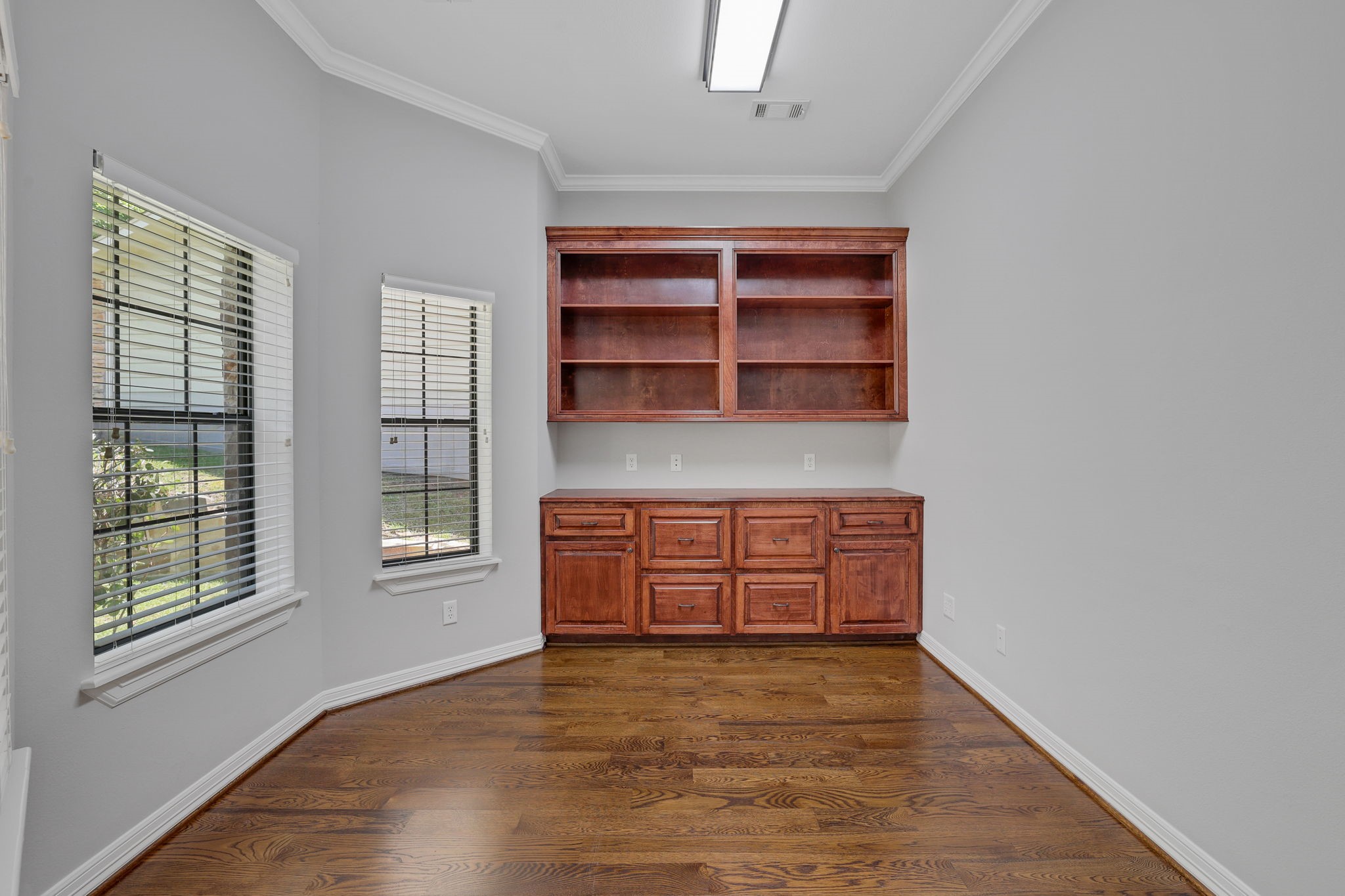 270 Lake Grove Drive Property Photo 8