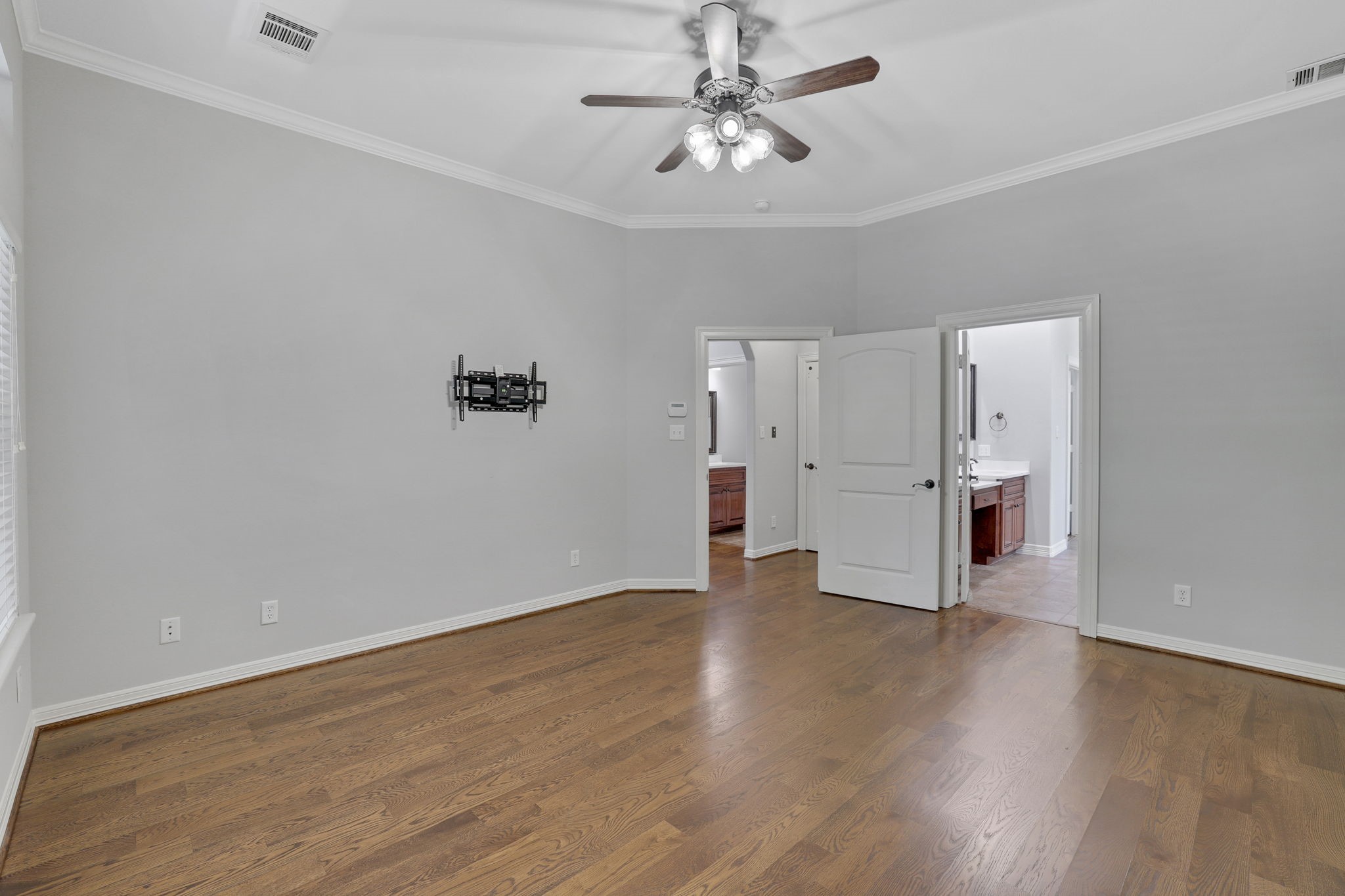 270 Lake Grove Drive Property Photo 15