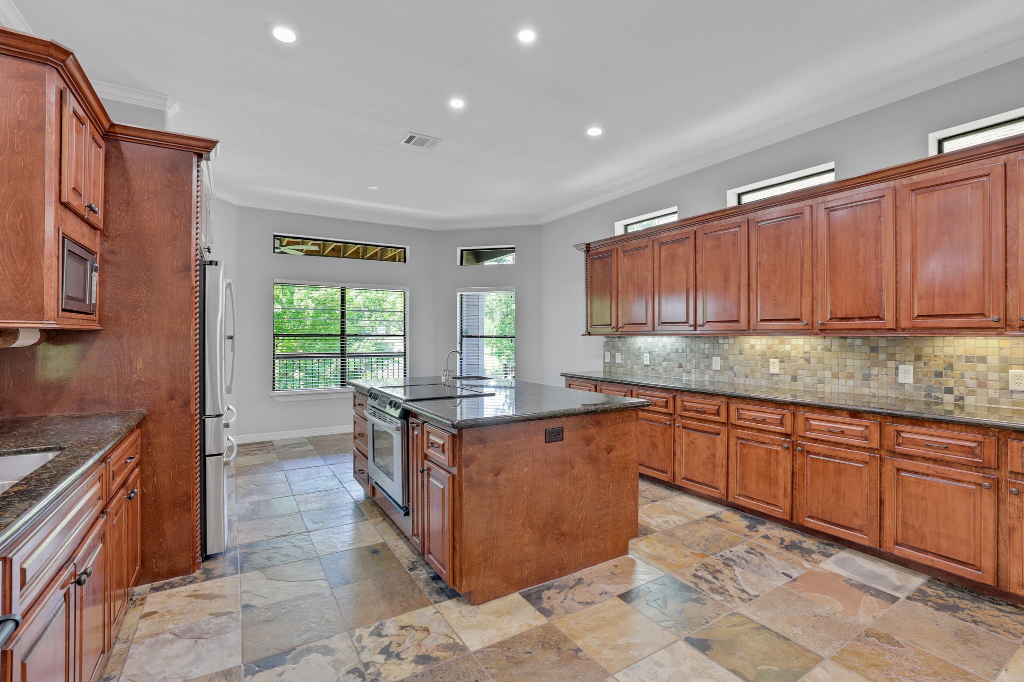 270 Lake Grove Drive Property Photo 20