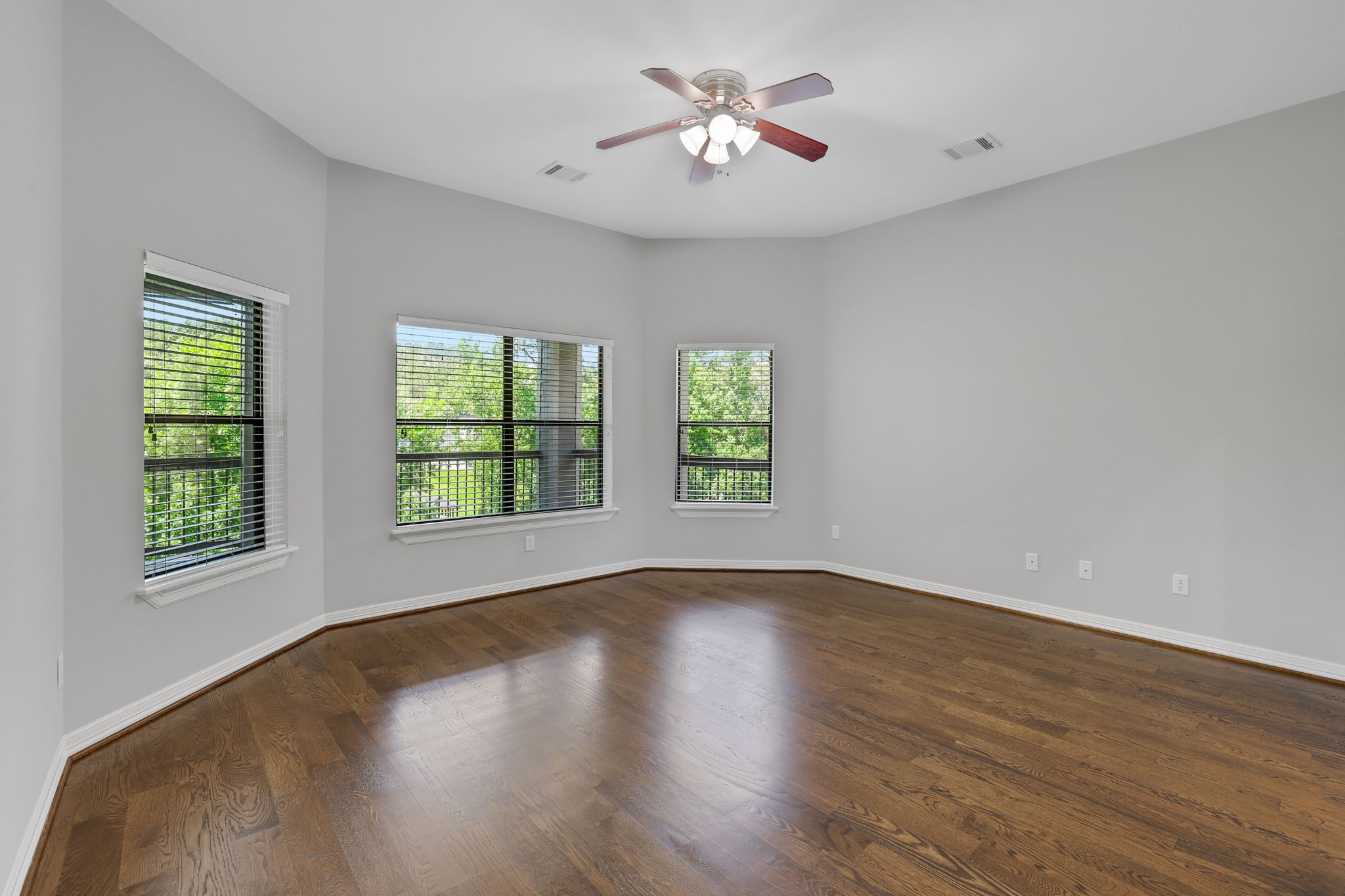270 Lake Grove Drive Property Photo 31