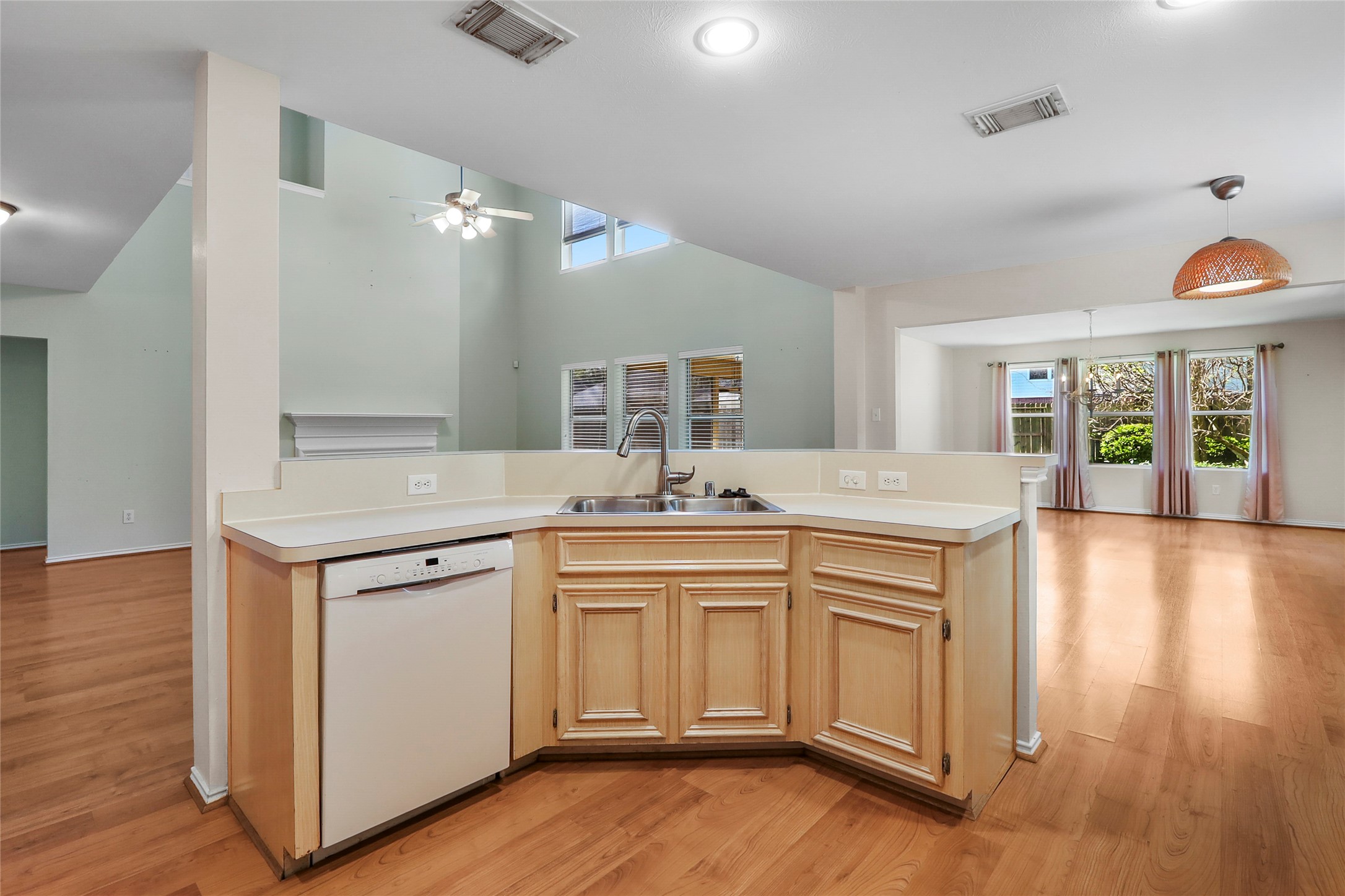 1611 Brady Creek Lane Property Photo 6