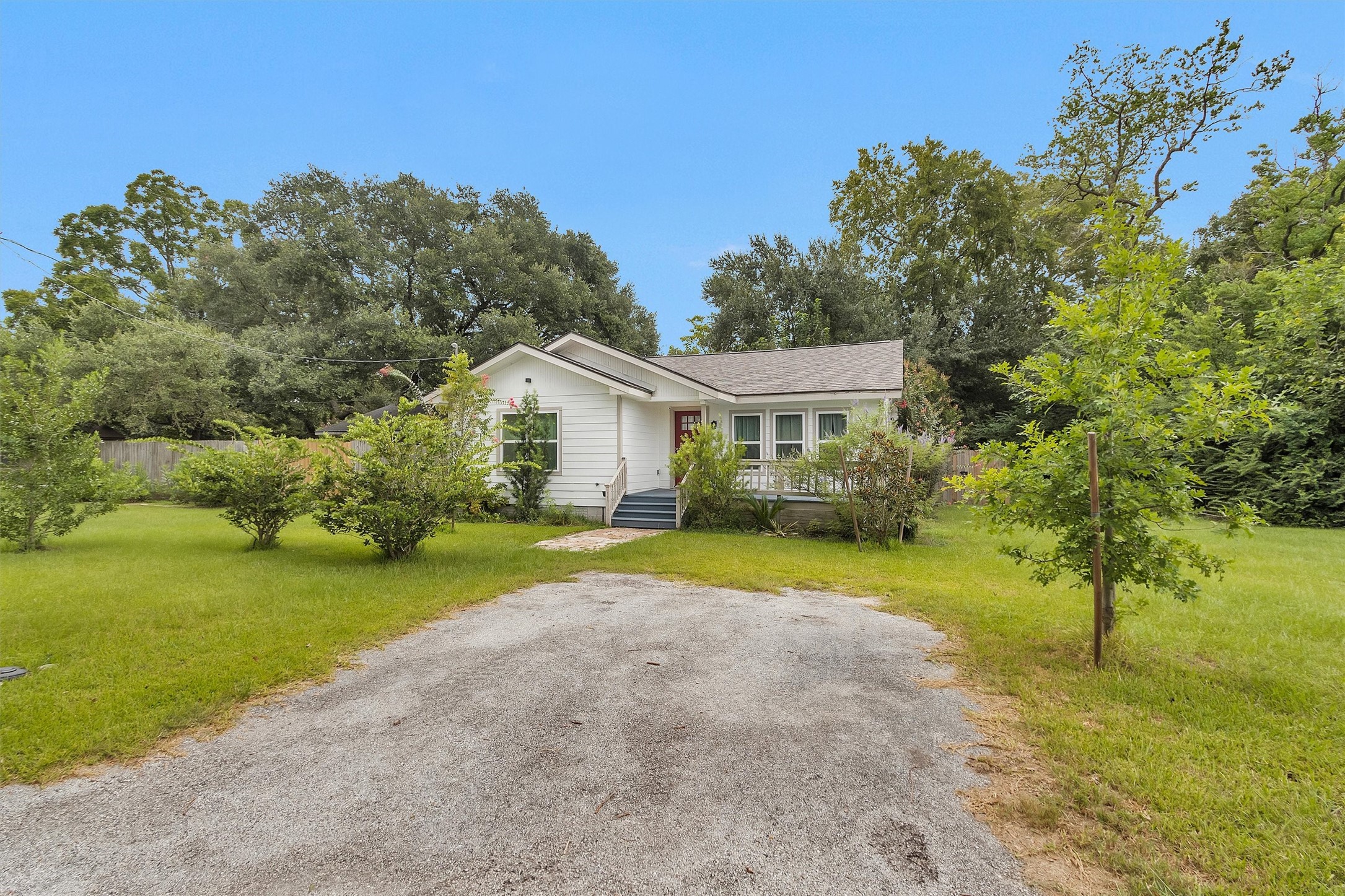 221 Carrell Street Property Photo 3