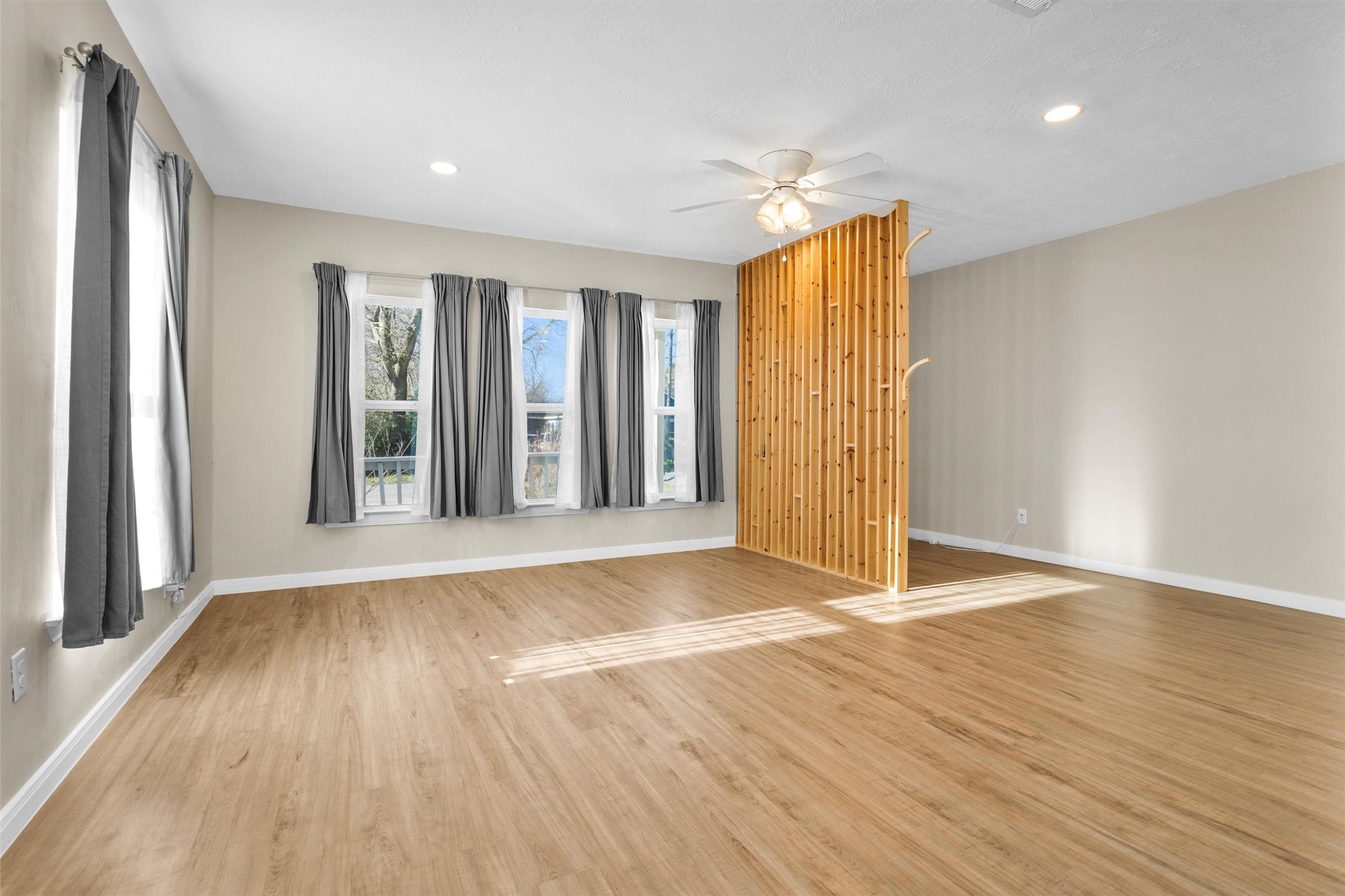 221 Carrell Street Property Photo 11
