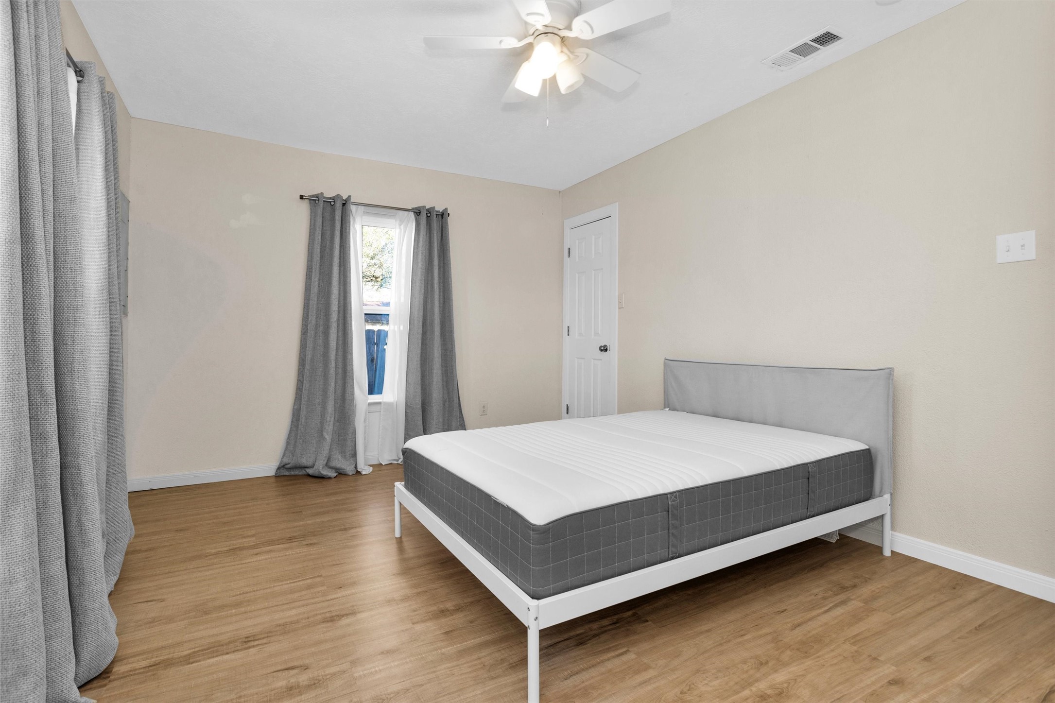 221 Carrell Street Property Photo 32